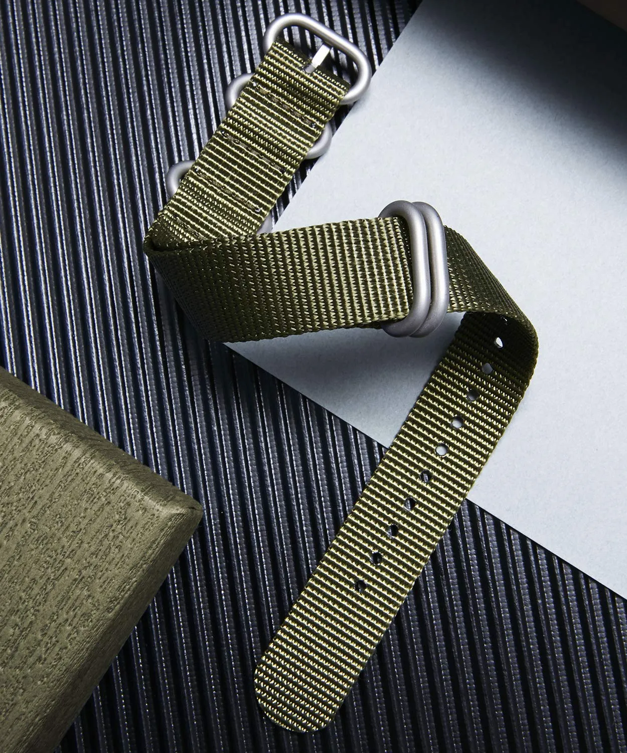 BINLUN Cinturino per Orologio in Nylon Cinturini Militare Premium Balistico Multicolori per Uomo Donna 18 mm 19 mm 20 mm 21 mm 22 mm 23 mm 24 mm con Fibbia in Acciaio Inossidabile Argento/Nero - immagine 6