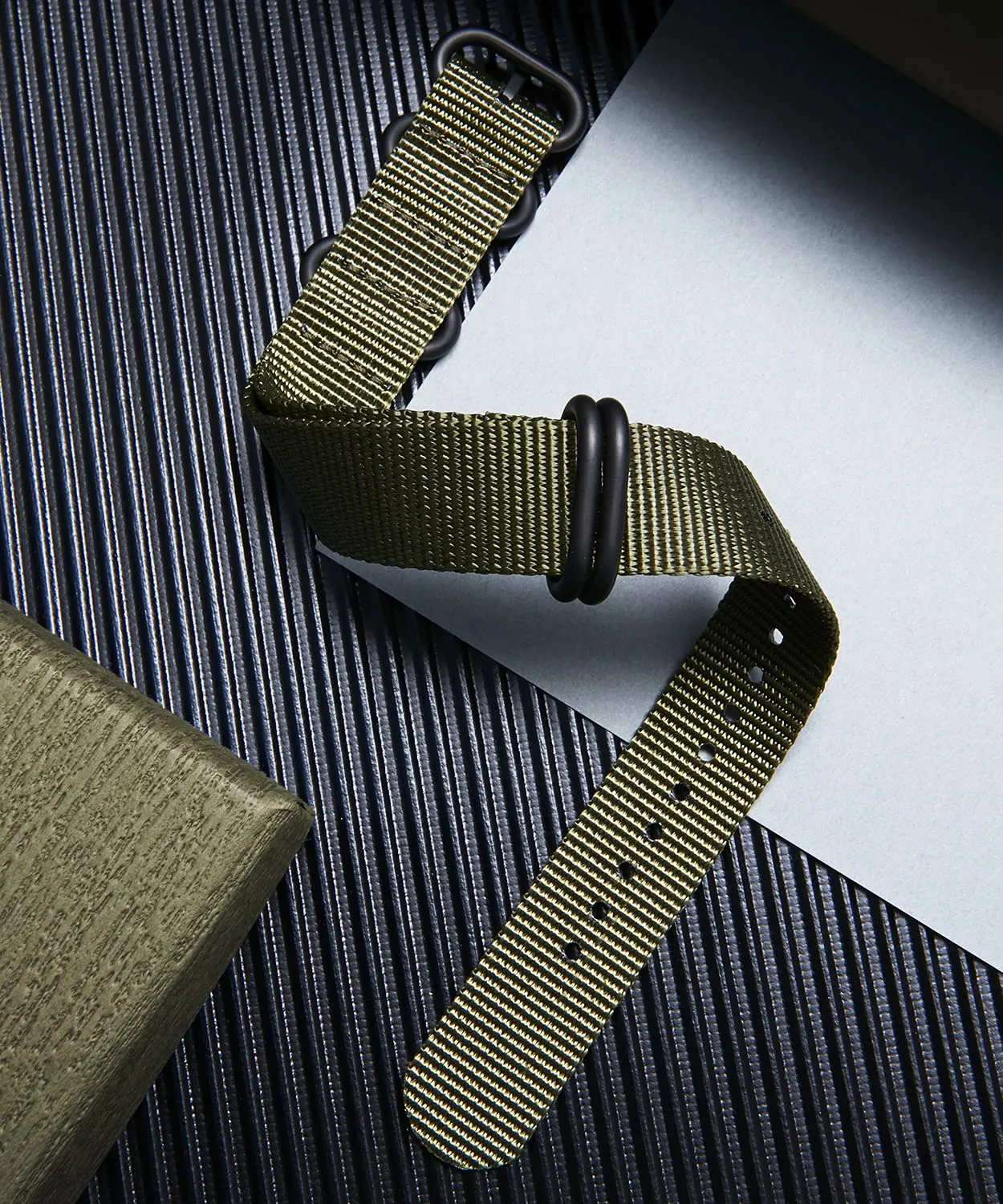BINLUN Cinturino per Orologio in Nylon Cinturini Militare Premium Balistico Multicolori per Uomo Donna 18 mm 19 mm 20 mm 21 mm 22 mm 23 mm 24 mm con Fibbia in Acciaio Inossidabile Argento/Nero - immagine 2
