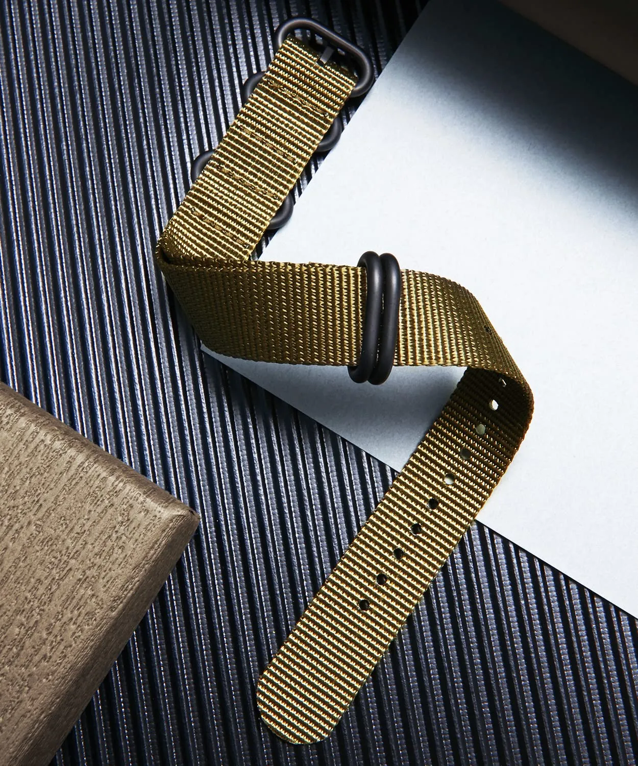 BINLUN Cinturino per Orologio in Nylon Cinturini Militare Premium Balistico Multicolori per Uomo Donna 18 mm 19 mm 20 mm 21 mm 22 mm 23 mm 24 mm con Fibbia in Acciaio Inossidabile Argento/Nero - immagine 3