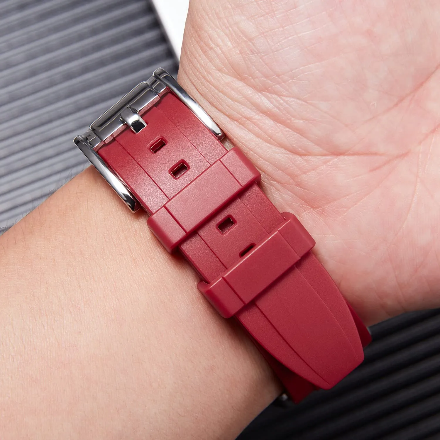BINLUN Cinturini per Orologio in Silicone a Sgancio Rapido Cinturino in Gomma Sportivo 18mm 19mm 20mm 21mm 22mm 24mm Cinturini di Ricambio per Smartwatches per Uomo e Donna (22mm, Rosso) - immagine 6