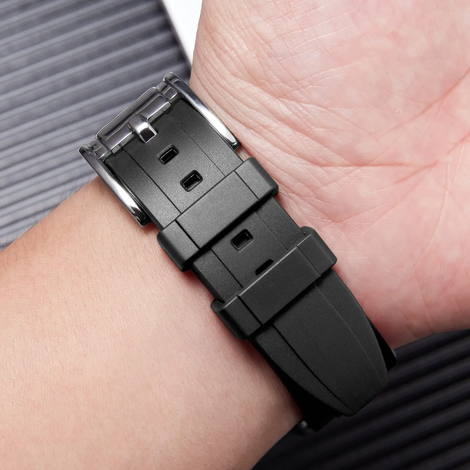 BINLUN Cinturini per Orologio in Silicone a Sgancio Rapido Cinturino in Gomma Sportivo 18mm 19mm 20mm 21mm 22mm 24mm Cinturini di Ricambio per Smartwatches per Uomo e Donna (21mm, Nero) - immagine 6