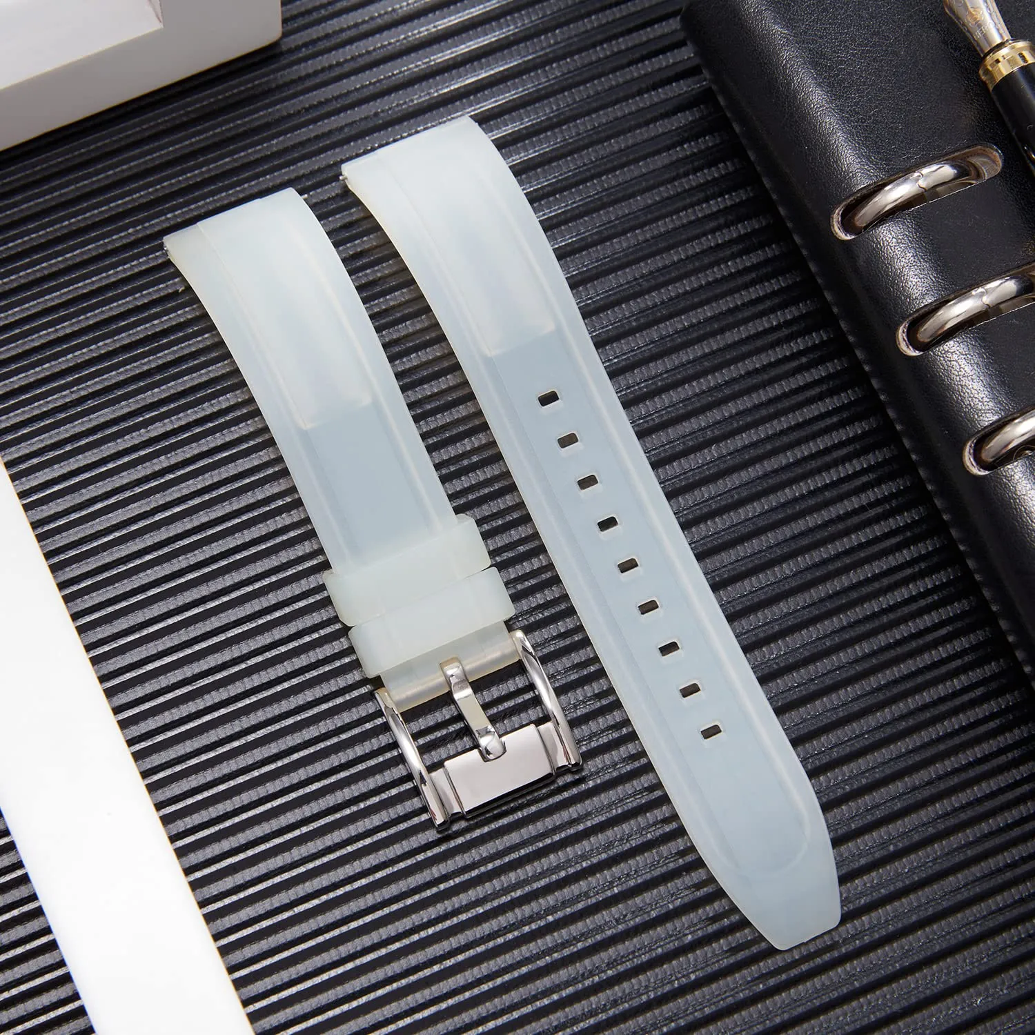 BINLUN Cinturini per Orologio in Silicone a Sgancio Rapido Cinturino in Gomma Sportivo 18mm 19mm 20mm 21mm 22mm 24mm Cinturini di Ricambio per Smartwatches per Uomo e Donna (20mm, Bianco Trasparente) - immagine 2