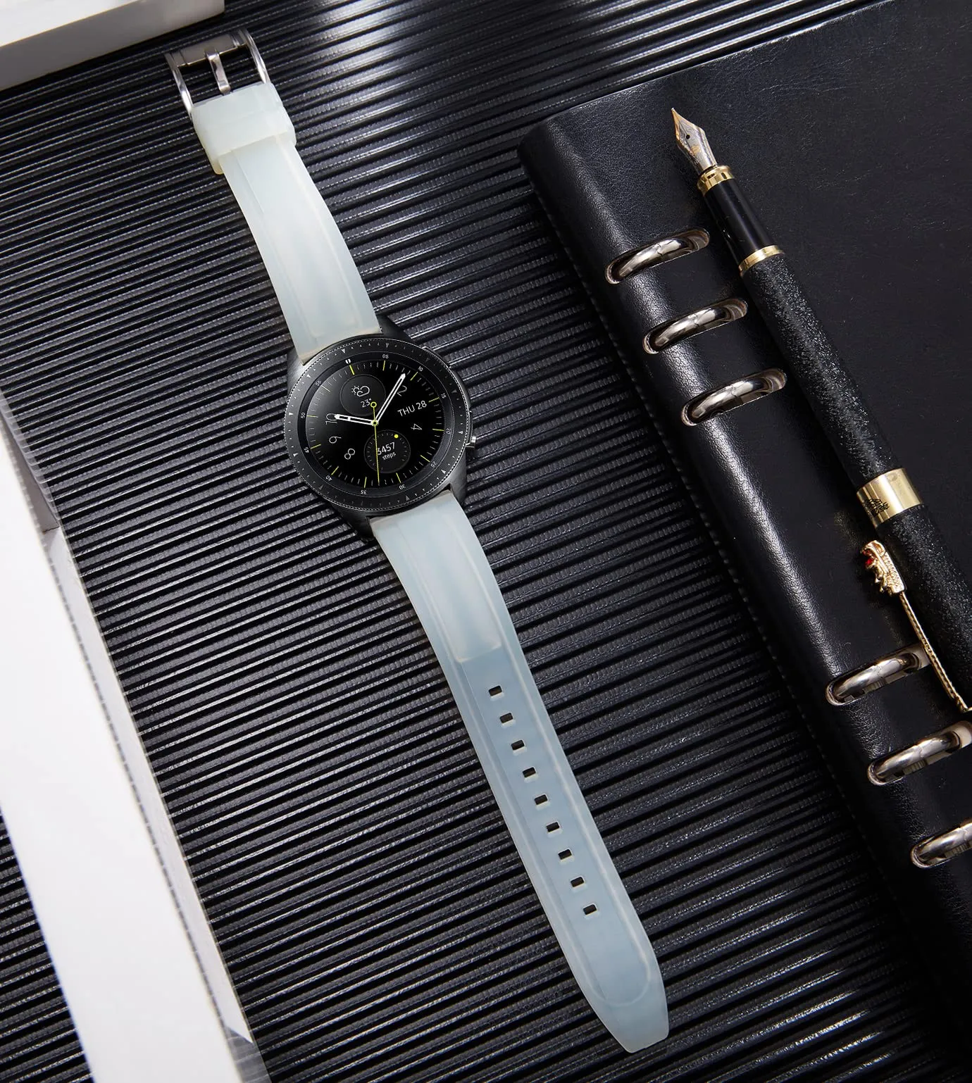 BINLUN Cinturini per Orologio in Silicone a Sgancio Rapido Cinturino in Gomma Sportivo 19mm Cinturini di Ricambio per Smartwatches per Uomo e Donna (Bianco Trasparente, 19mm) - immagine 4