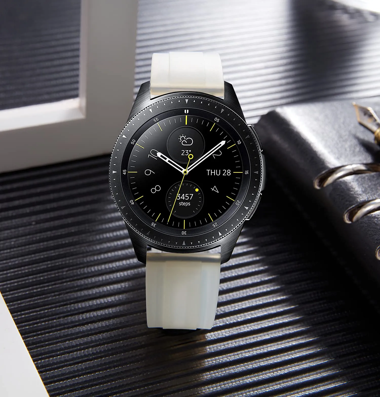 BINLUN Cinturini per Orologio in Silicone a Sgancio Rapido Cinturino in Gomma Sportivo 19mm Cinturini di Ricambio per Smartwatches per Uomo e Donna (Bianco Trasparente, 19mm) - immagine 5