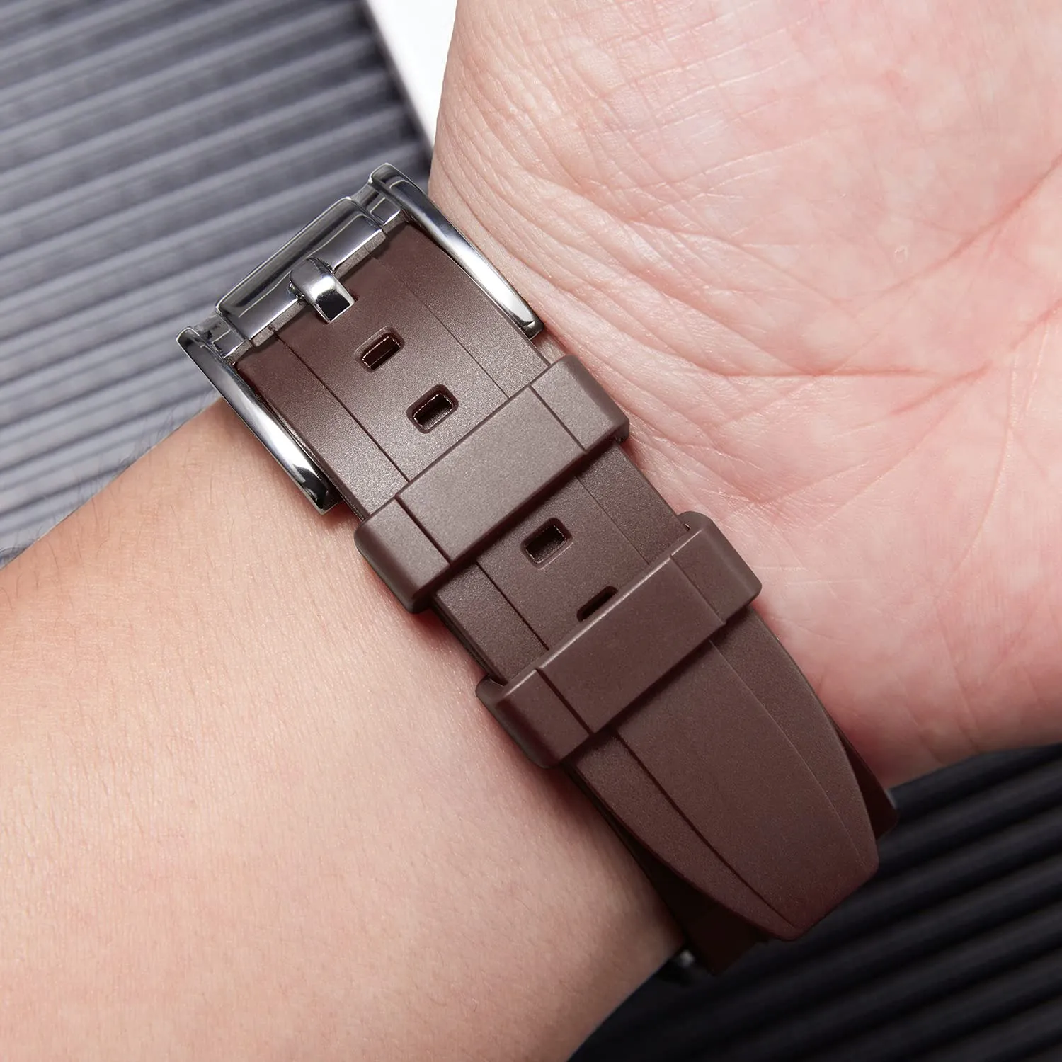BINLUN Cinturini per Orologio in Silicone a Sgancio Rapido Cinturino in Gomma Sportivo 19mm Cinturini di Ricambio per Smartwatches per Uomo e Donna (Marrone, 19mm) - immagine 6