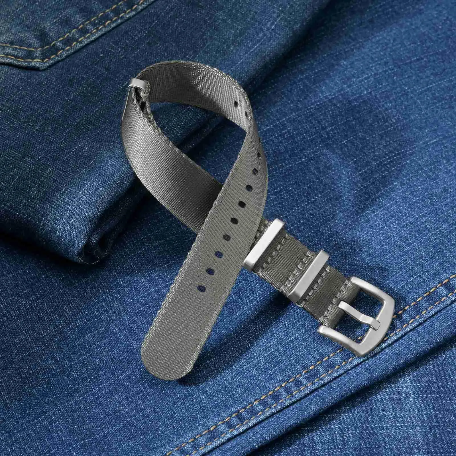 Anbeer Cinturini per orologi in nylon per uomo e donna, cinturino di ricambio militare monoblocco da 18mm con fibbia in acciaio inossidabile nero - immagine 3
