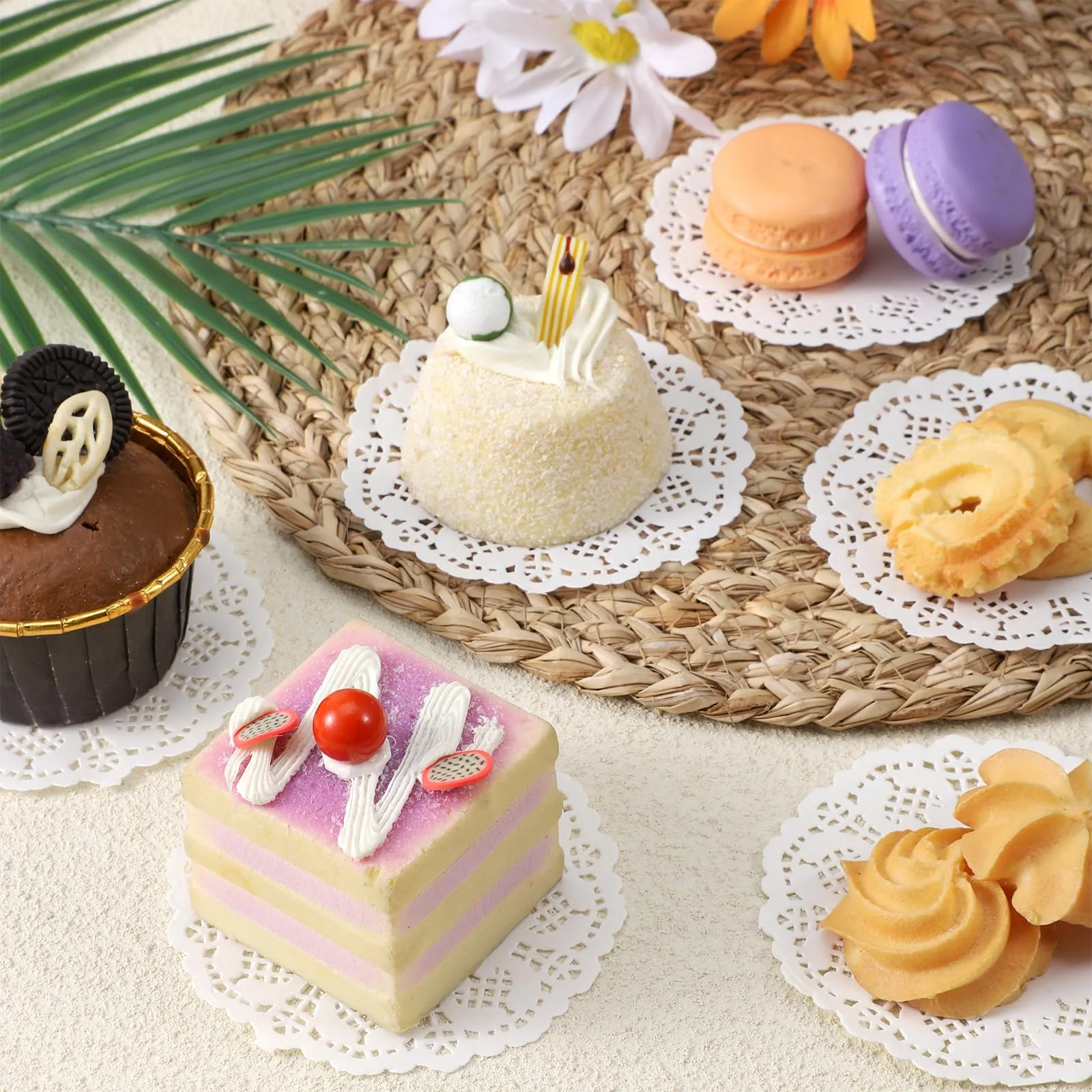 300 centrini di carta rotondi in pizzo da 8,9 cm, per vassoi da dessert, tovagliette di carta bianca usa e getta, per matrimoni, compleanni, stoviglie, cibo, torte, dessert, decorazioni - immagine 6