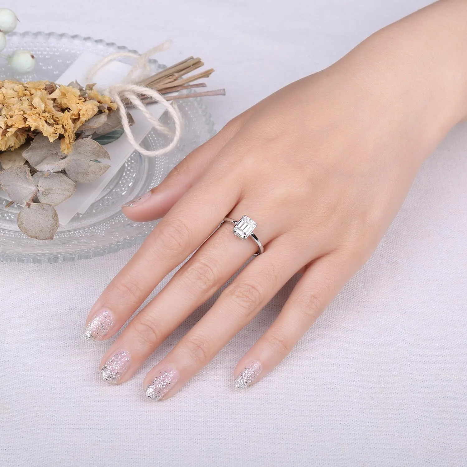 JewelryPalace 1ct Anello Solitario Donna Argento 925 con Creato Moissanite, Diamante Simulato Anelli con Pietra a Taglio Smeraldo, Semplice Fedine Fidanzamento in Argento Set Gioielli Donna 16 - immagine 4