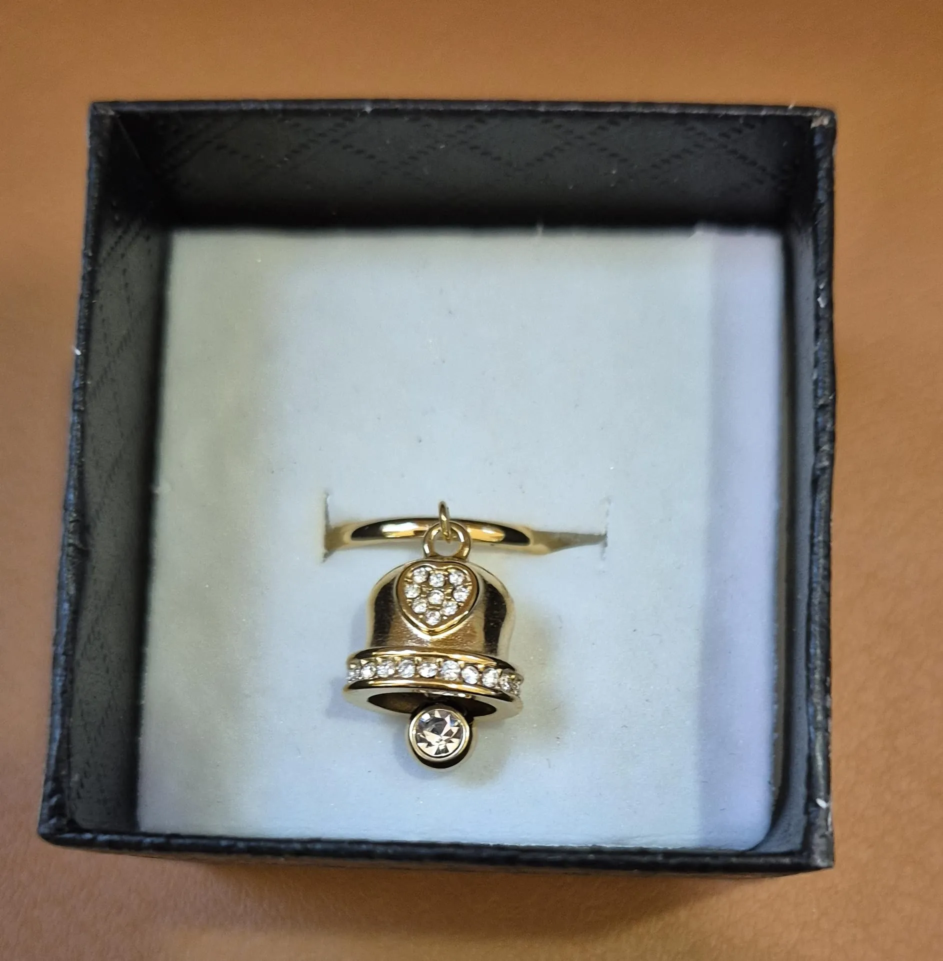 Mavi jewel anello con campanella in acciaio portafortuna misura regolabile spedizione gratuita (oro multicolor) - immagine 2