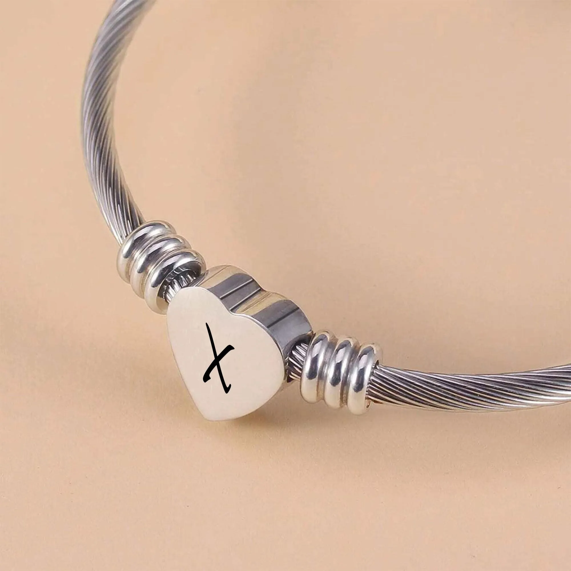Suonie Argento Amore Cuore 26 Lettera Iniziale Alfabeto A-Z Polsino Bracciale Gioielli Regolabili Regalo Per Figlia Figlio Sorelle Amici Mamma Collega Amante Compleanno Natale (X) - immagine 3