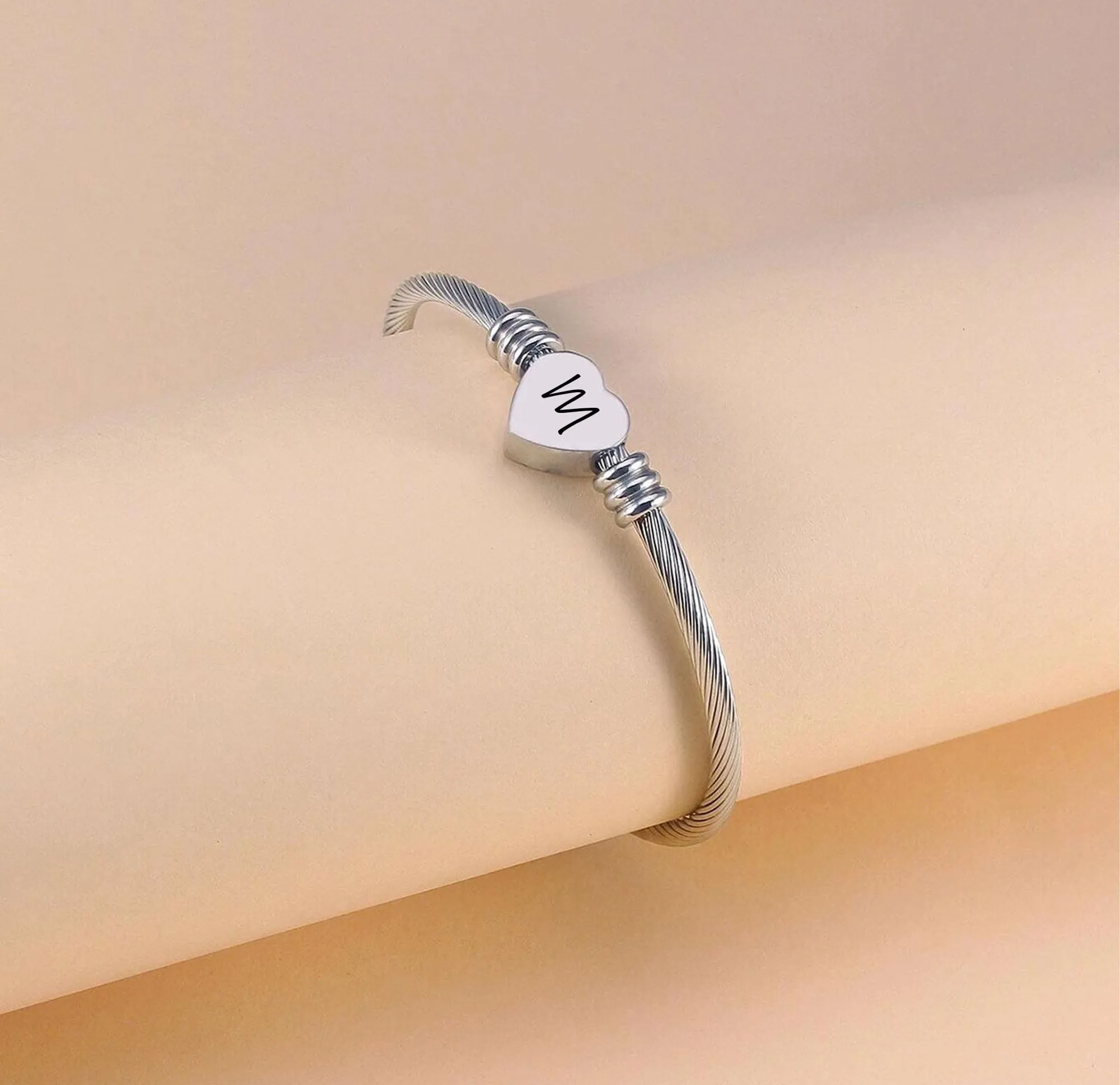 Suonie Argento Amore Cuore 26 Lettera Iniziale Alfabeto A-Z Polsino Bracciale Gioielli Regolabili Regalo Per Figlia Figlio Sorelle Amici Mamma Collega Amante Compleanno Natale (M) - immagine 4