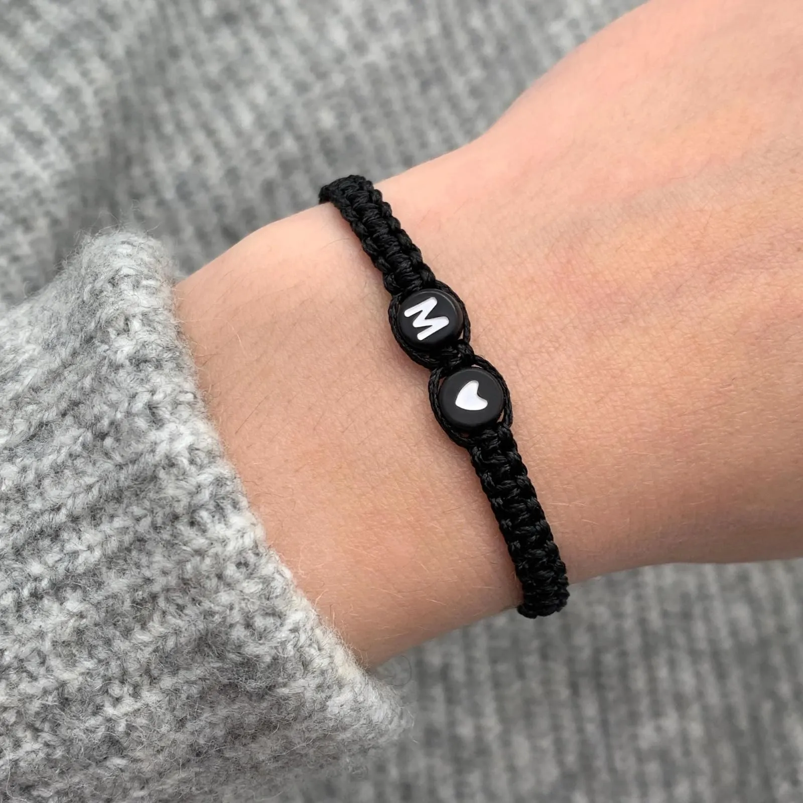 Bracciale con Lettera e Cuore - Iniziale Nome Regalo per Donna e Uomo (E) - immagine 5