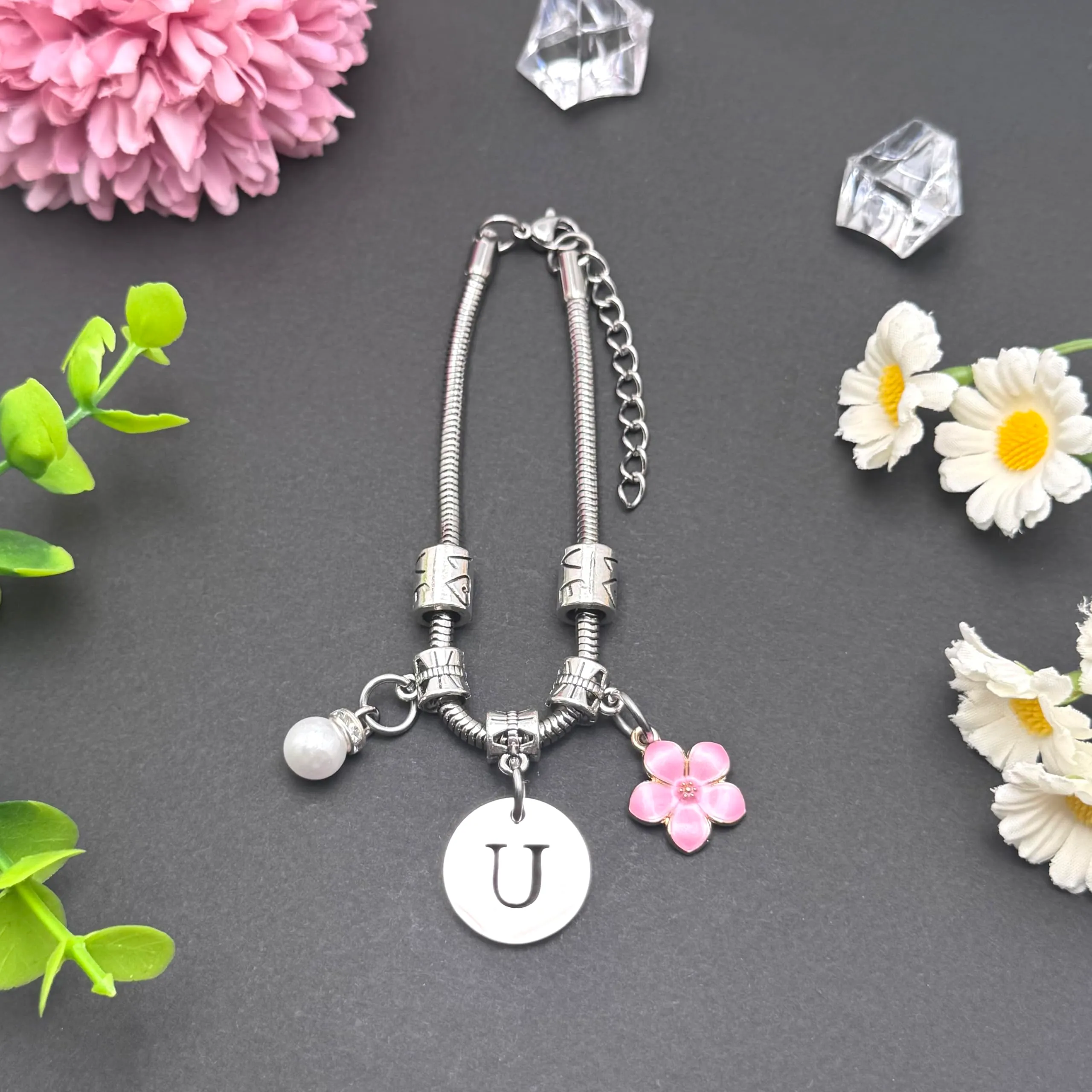 YJYJZX Iniziale Bracciale Con Donna Ragazza Amica Sorella Mamma Compleanno Natale Ispirazione Regali Regolabili Ciondolo Con Lettera A-Z Colore Argento Bracciale Gioielli per Donne Ragazze Regali (U) - immagine 2