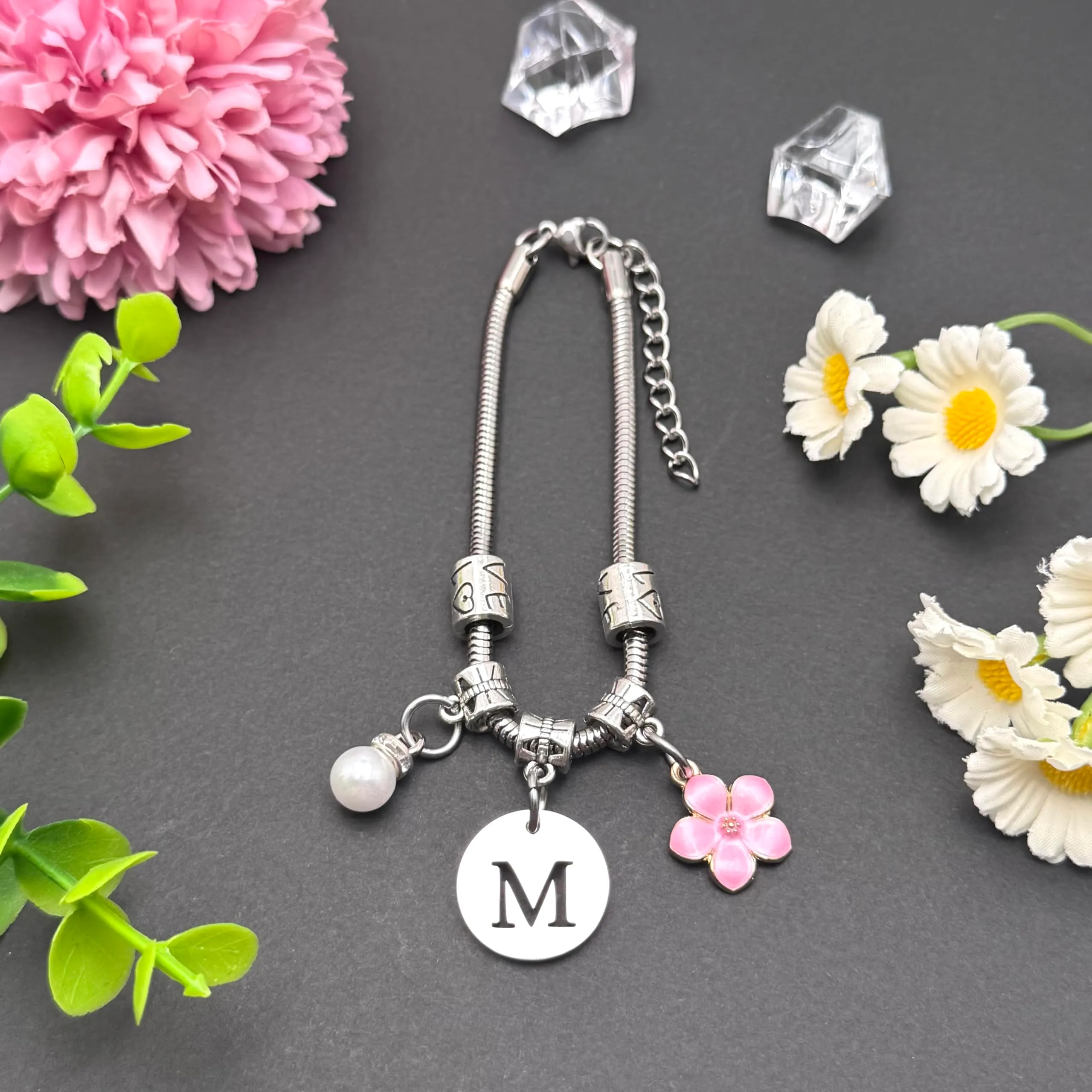 YJYJZX Iniziale Bracciale Con Donna Ragazza Amica Sorella Mamma Compleanno Natale Ispirazione Regali Regolabili Ciondolo Con Lettera A-Z Colore Argento Bracciale Gioielli per Donne Ragazze Regali (M) - immagine 2