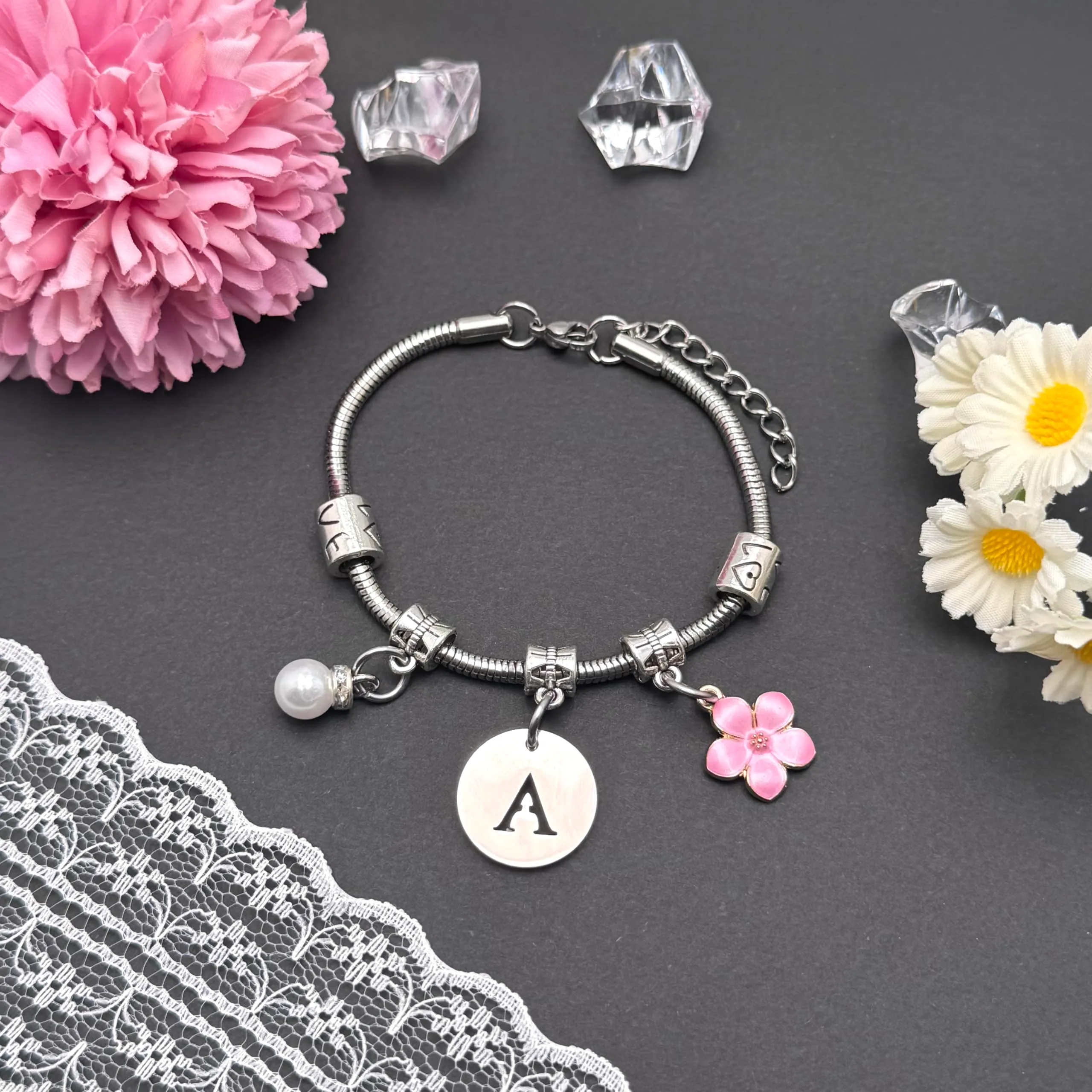 YJYJZX Iniziale Bracciale Con Donna Ragazza Amica Sorella Mamma Compleanno Natale Ispirazione Regali Regolabili Ciondolo Con Lettera A-Z Colore Argento Bracciale Gioielli per Donne Ragazze Regali (K) - immagine 3