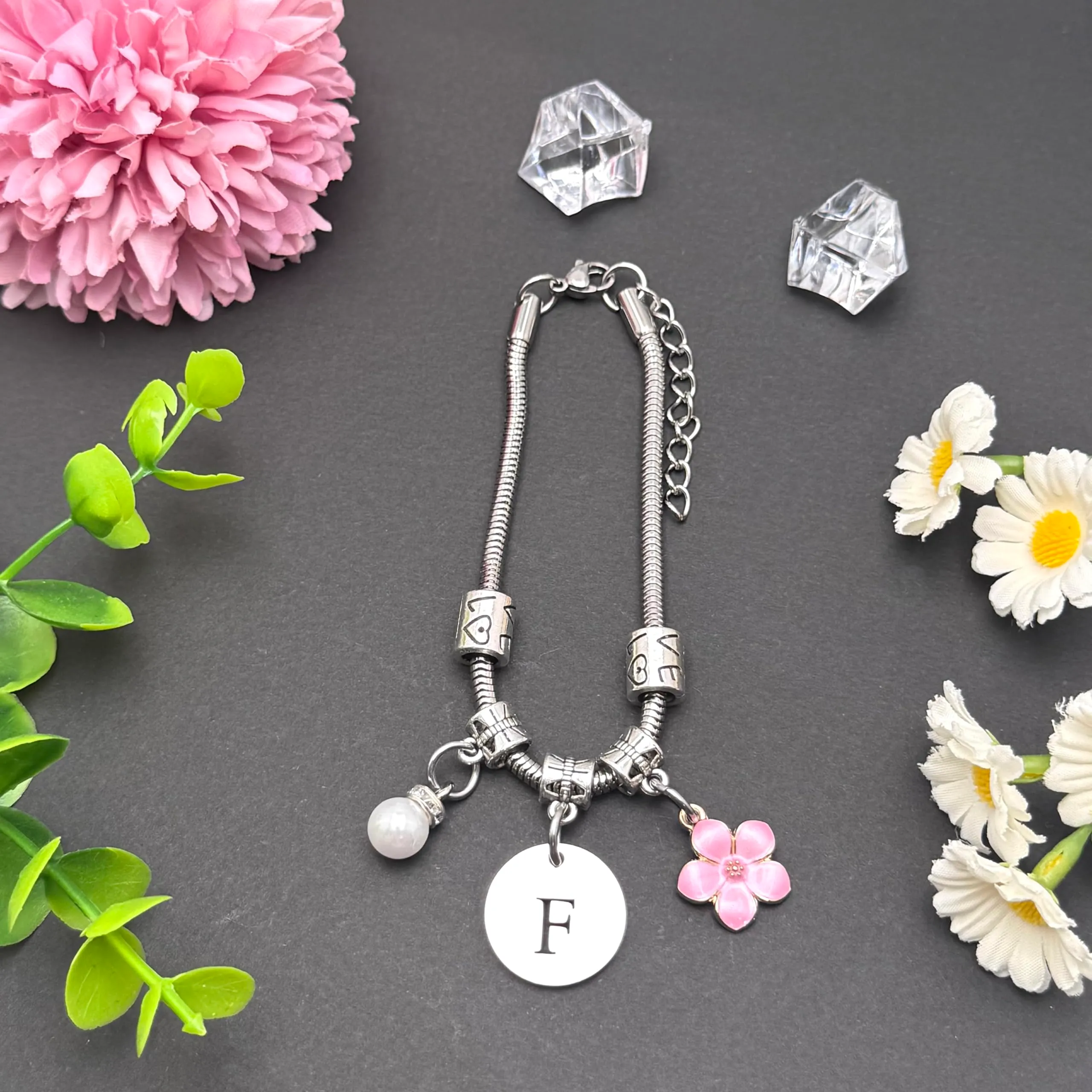 YJYJZX Iniziale Bracciale Con Donna Ragazza Amica Sorella Mamma Compleanno Natale Ispirazione Regali Regolabili Ciondolo Con Lettera A-Z Colore Argento Bracciale Gioielli per Donne Ragazze Regali (F) - immagine 2