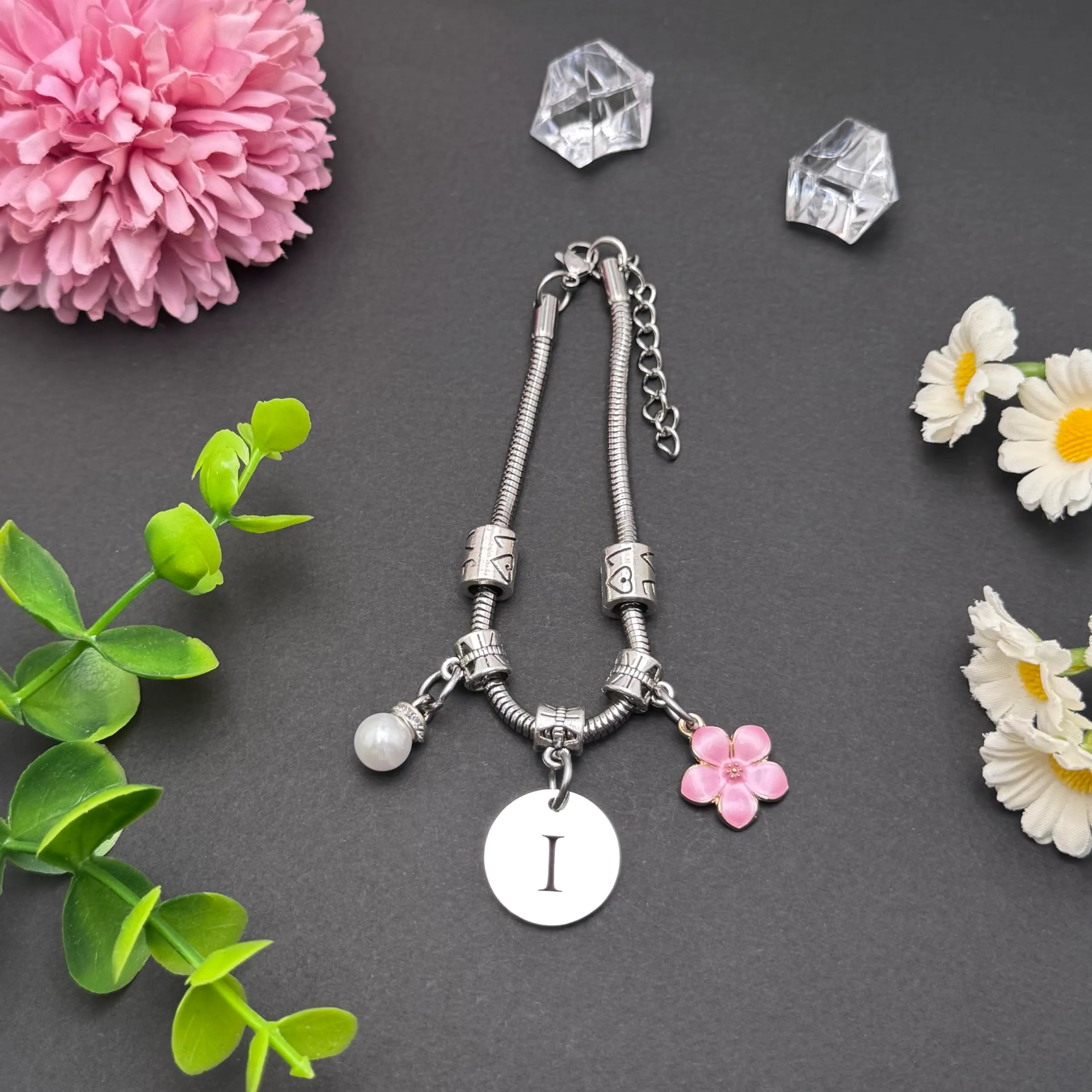 YJYJZX Iniziale Bracciale Con Donna Ragazza Amica Sorella Mamma Compleanno Natale Ispirazione Regali Regolabili Ciondolo Con Lettera A-Z Colore Argento Bracciale Gioielli per Donne Ragazze Regali (I) - immagine 2