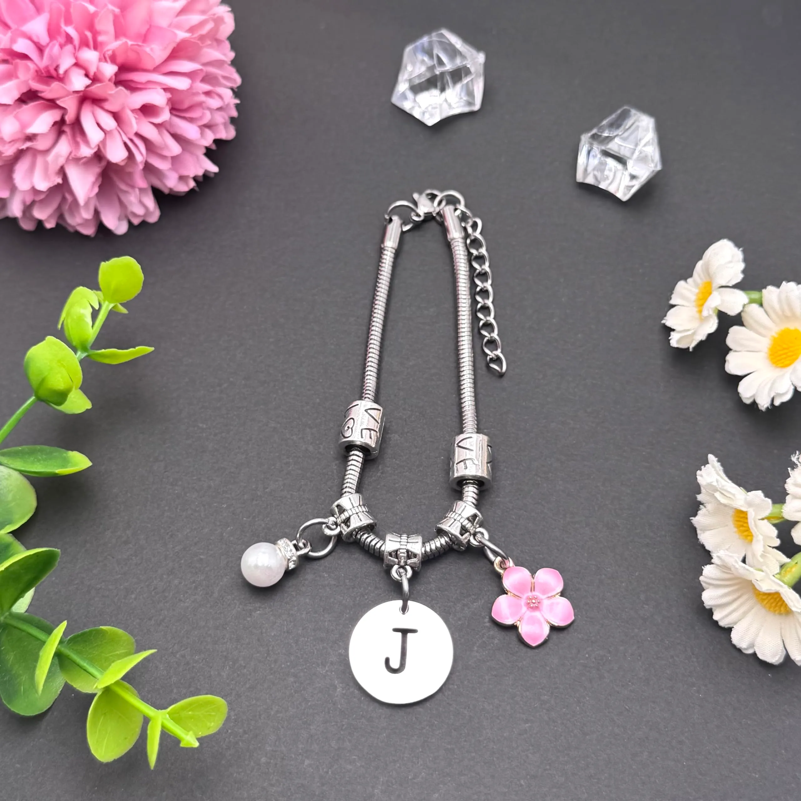 YJYJZX Iniziale Bracciale Con Donna Ragazza Amica Sorella Mamma Compleanno Natale Ispirazione Regali Regolabili Ciondolo Con Lettera A-Z Colore Argento Bracciale Gioielli per Donne Ragazze Regali (J) - immagine 2