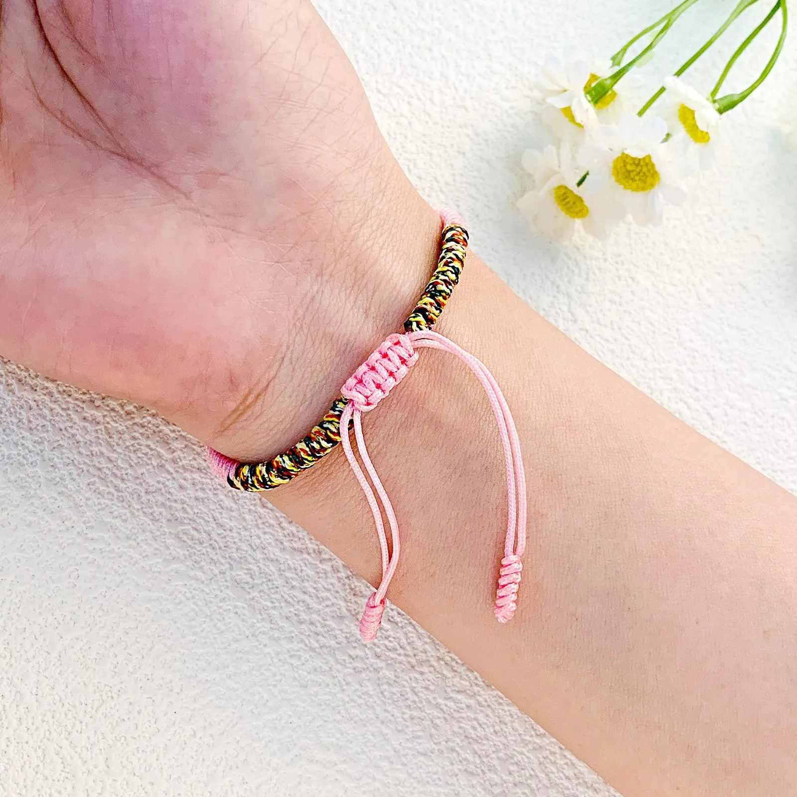 Aucuu Portafortuna Braccialetto, Braccialetti Intrecciati, Braccialetti Amicizia Intrecciati, Tibetano Amicizia Corda Bracciale, Bracciali Fatto a Mano, Bracciale Regolabile per Donne Uomo Bambini - immagine 4