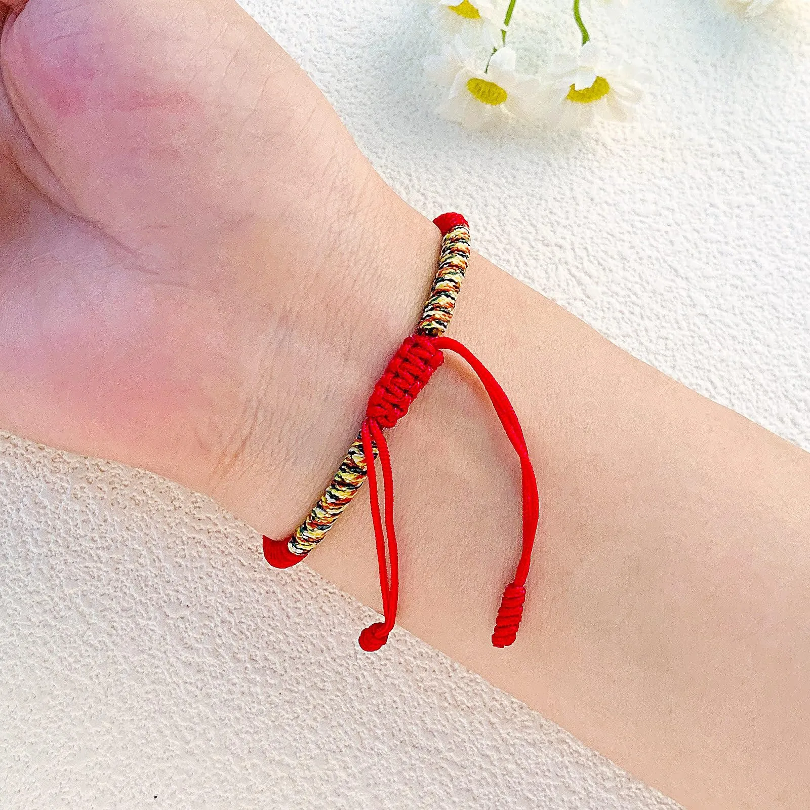 Aucuu Portafortuna Braccialetto, Braccialetti Intrecciati, Braccialetti Amicizia Intrecciati, Tibetano Amicizia Corda Bracciale, Bracciali Fatto a Mano, Bracciale Regolabile per Donne Uomo Bambini - immagine 4