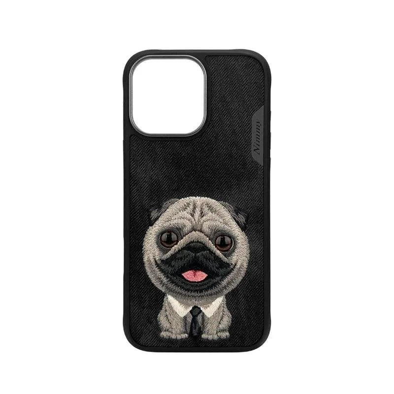 Cover Nimmy Friends New Big-eye 3D Ricamata Nera per iPhone 16 Pro - immagine 1