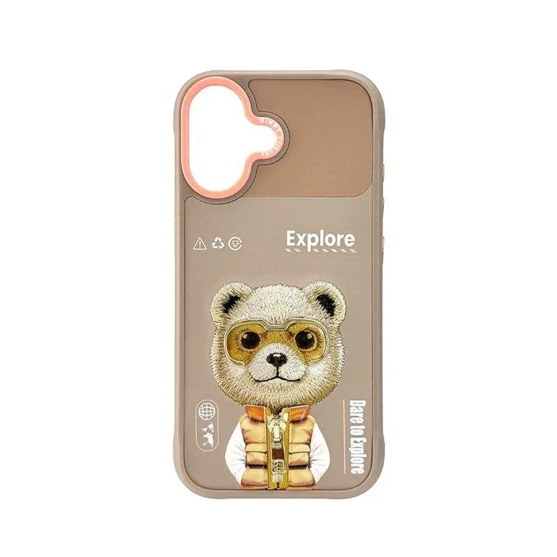 Custodia Nimmy Friends Brown Bear Ricamata 3D Marrone per iPhone 16 - immagine 1