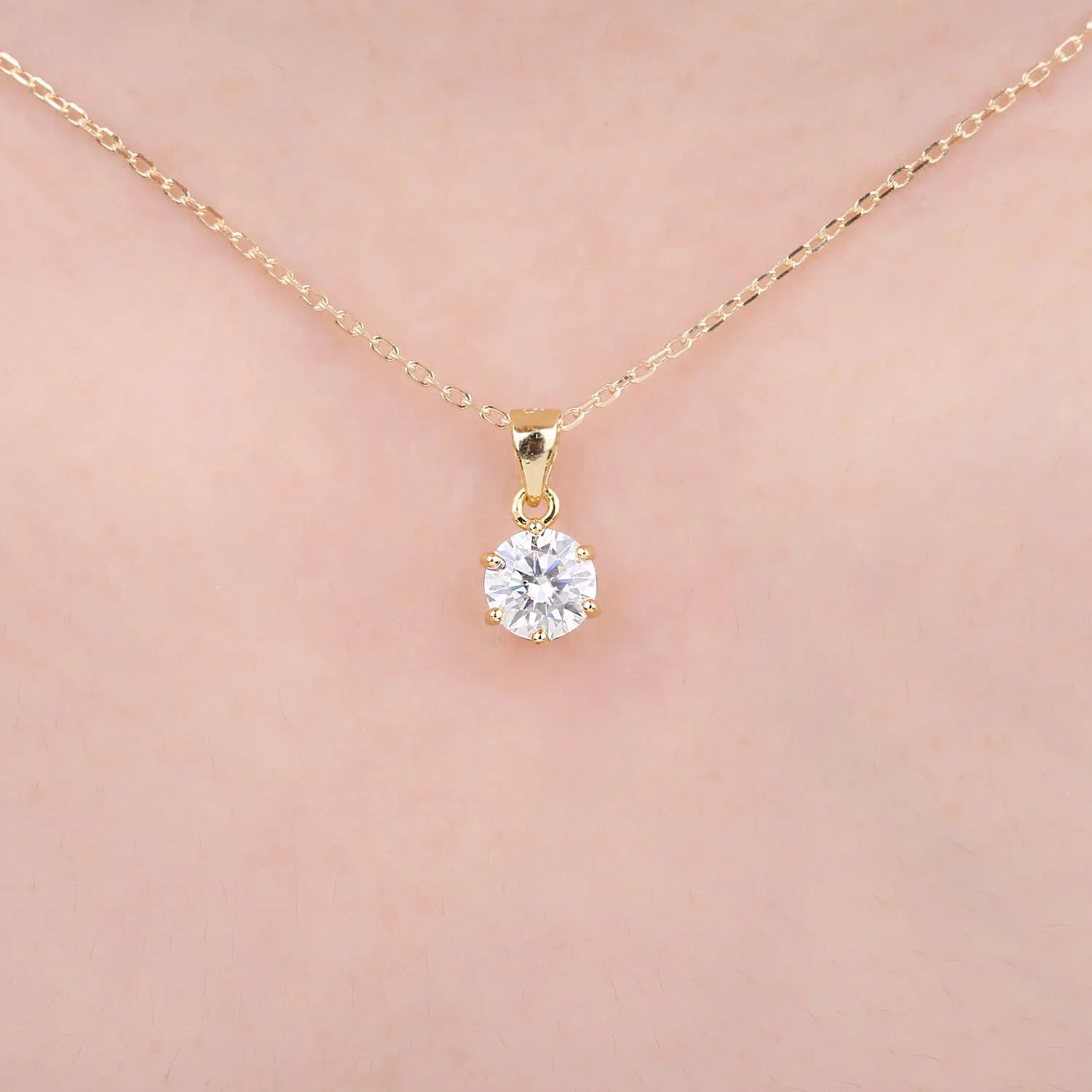 JewelryPalace 1ct Collana Solitario Donna placcato oro giallo 14K con Creato Moissanite, Collana Dorata Ciondolo Pietra Rotonda con Catena Maglia 45cm, Collane Pendenti in Oro Set Gioielli Donna - immagine 4