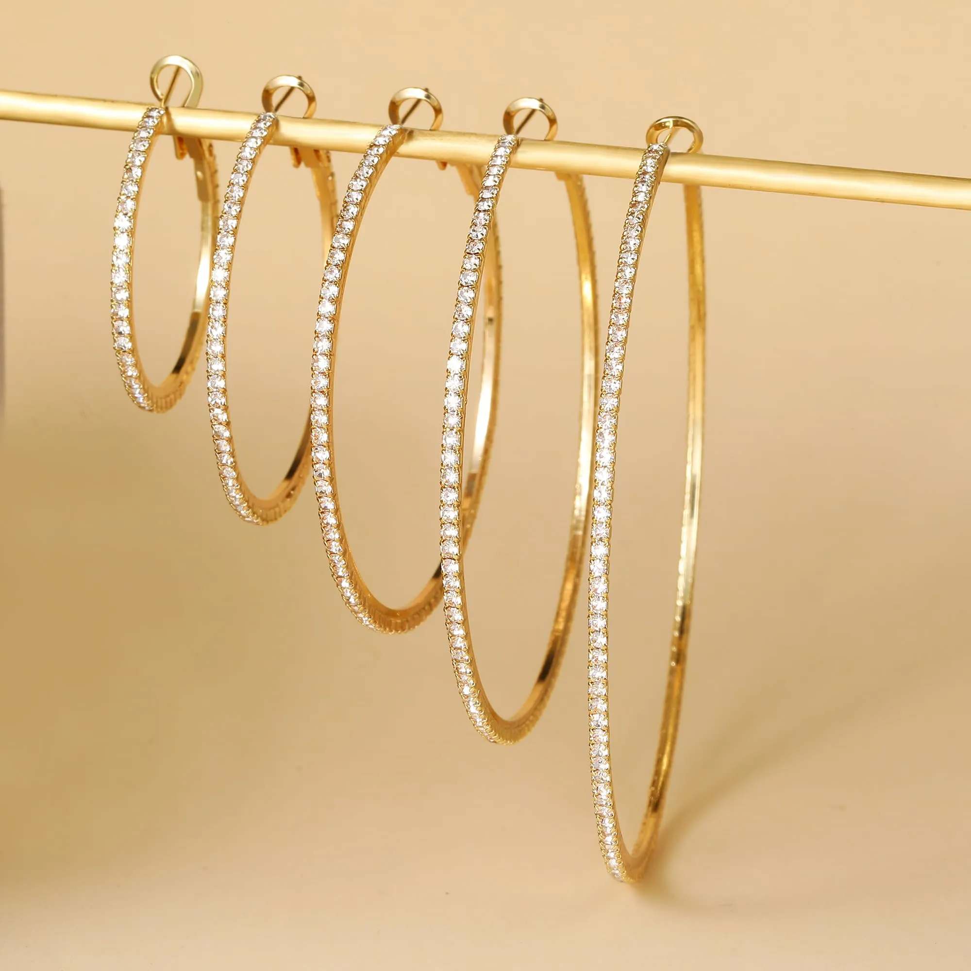 Morotole Orecchini a Cerchio in Oro 14K Grandi e Sottili con Strass Ipoallergenici per Donne e Ragazze - 20/30/40/50/60/70mm - immagine 9