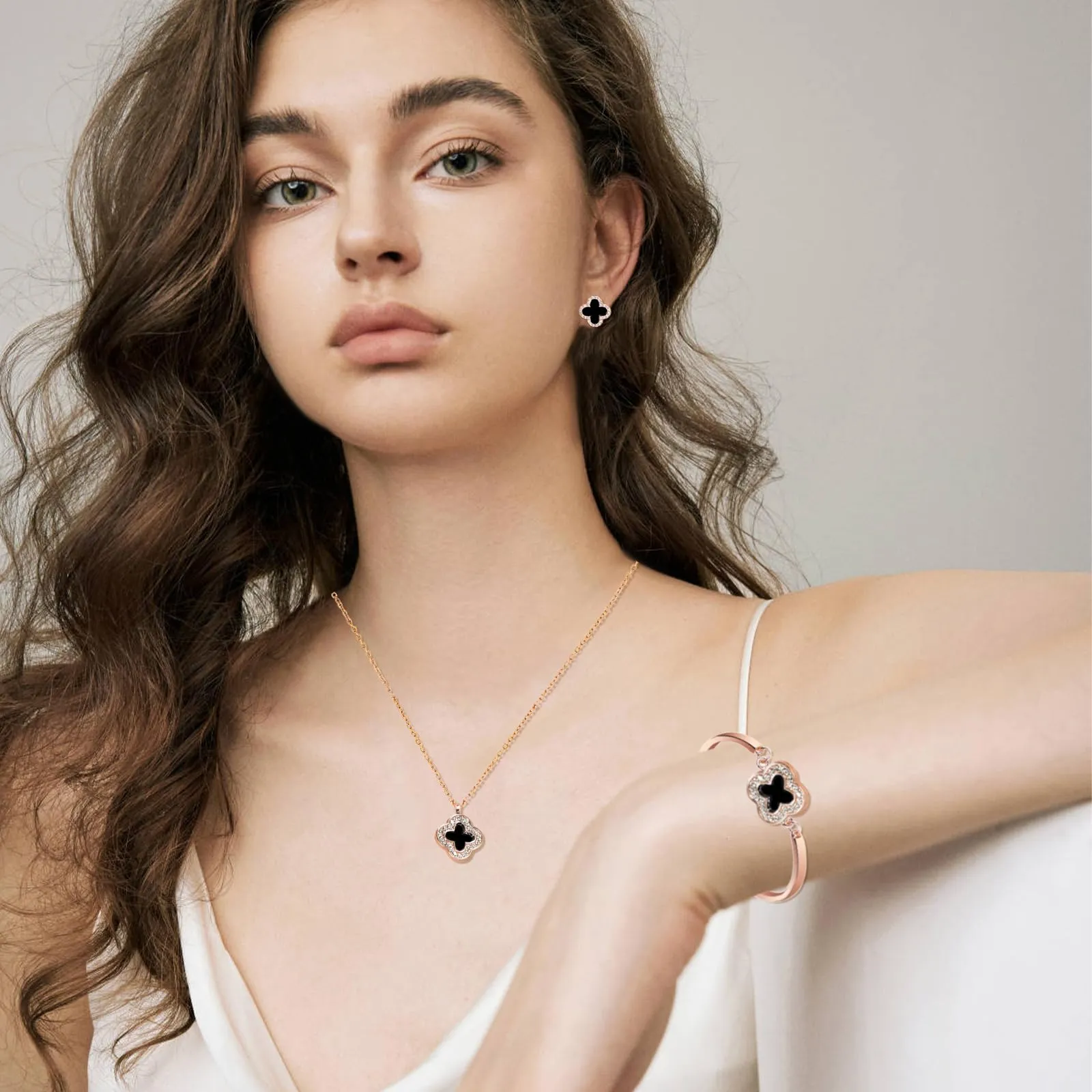 Hanaoops Set di Gioielli per Donna Zirconi Cubici Ciondolo a Forma di Quadrifoglio Collana Orecchini Bracciale Ipoallergenico Regalo di Gioielli - immagine 4