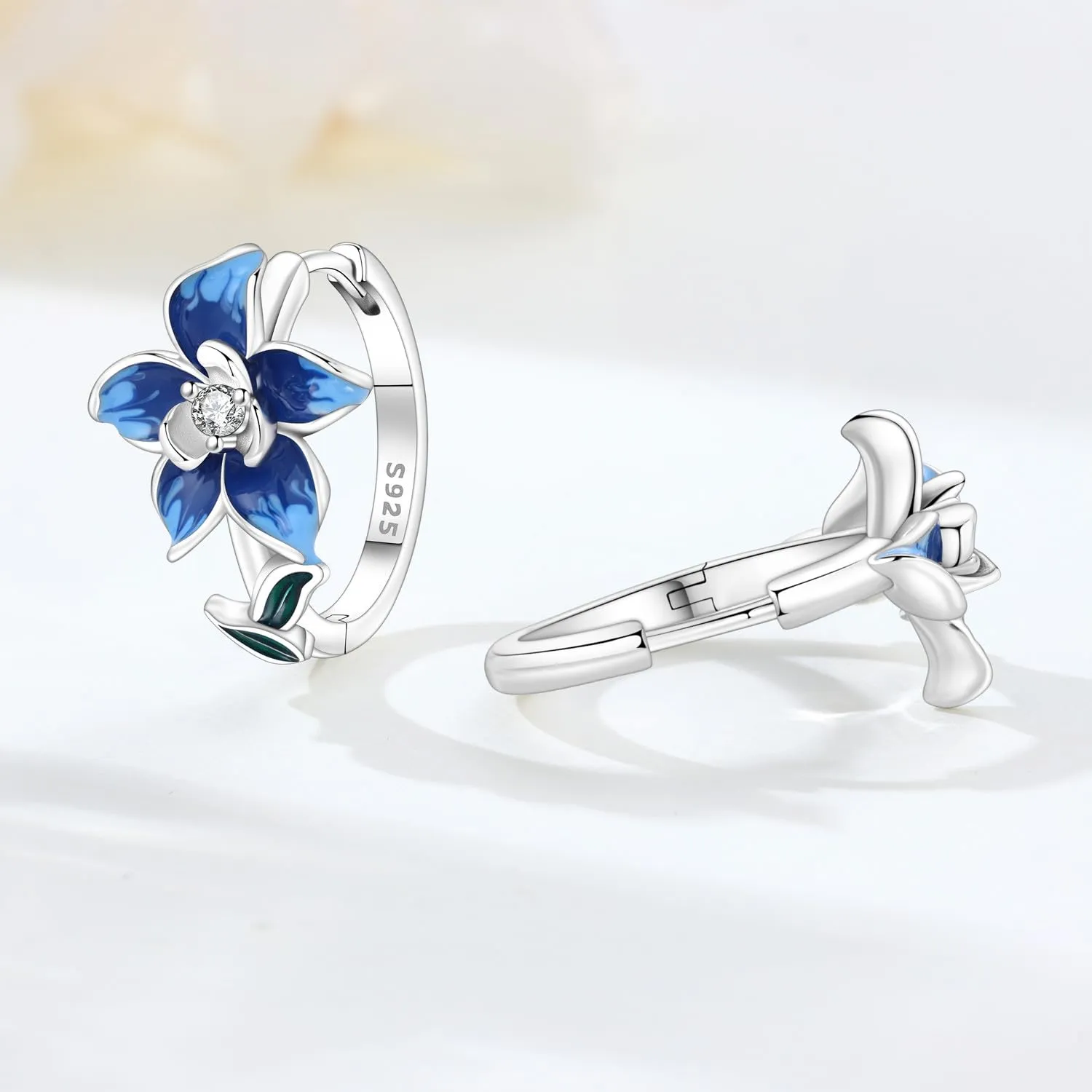 PANPOKI Orecchini a forma di fiore in argento Sterling 925 con zirconi, a cerchio con incisione S925, regalo da donna, ipoallergenici e leggeri, confezione regalo + panno per la pulizia, Medio - immagine 2