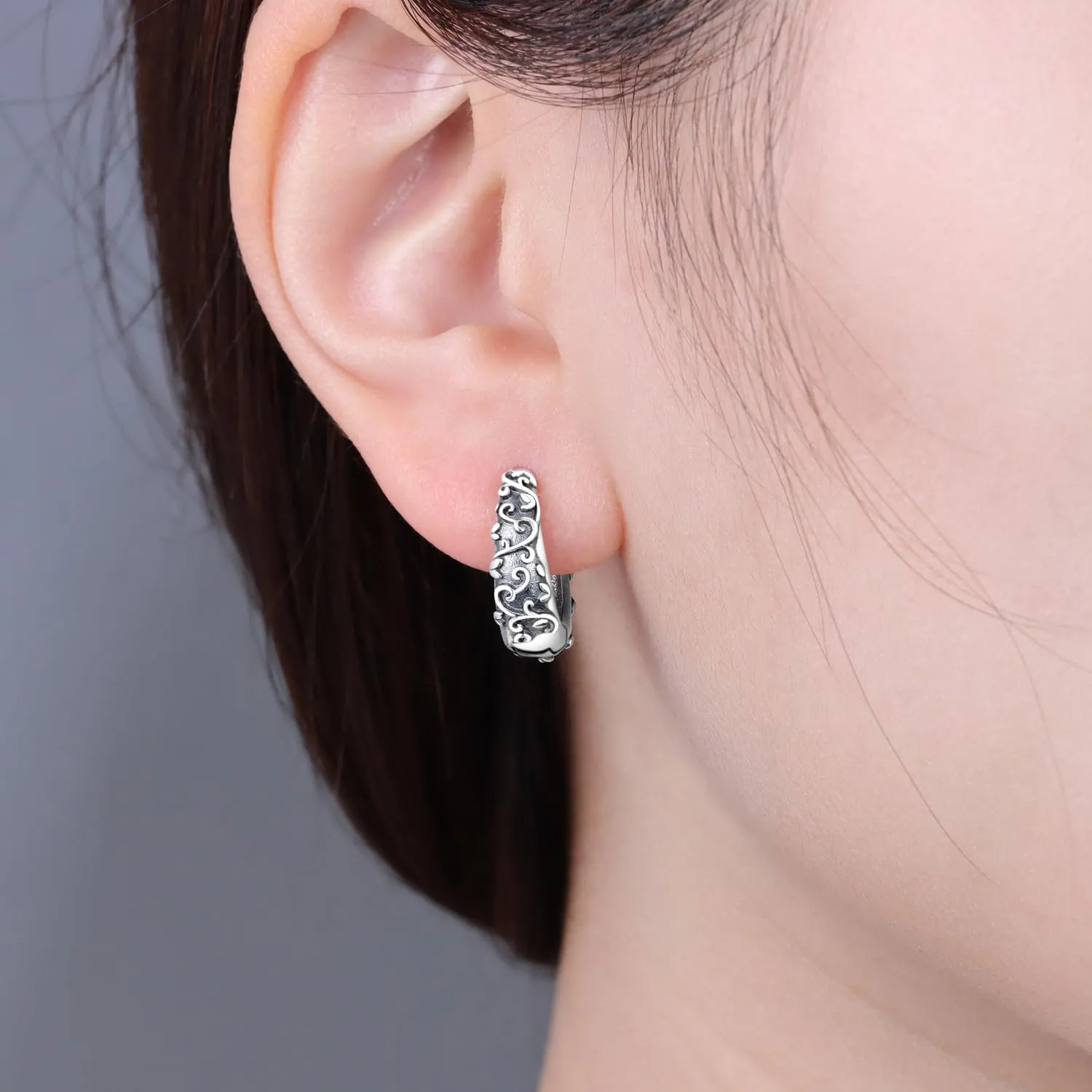 PANPOKI Orecchini a fiori 925 Argento Sterling con zirconia – S925 Orecchini a cerchio incisi come regalo per donne | Ipoallergenici e leggeri | Scatola regalo + panno per la pulizia, Universal - immagine 4