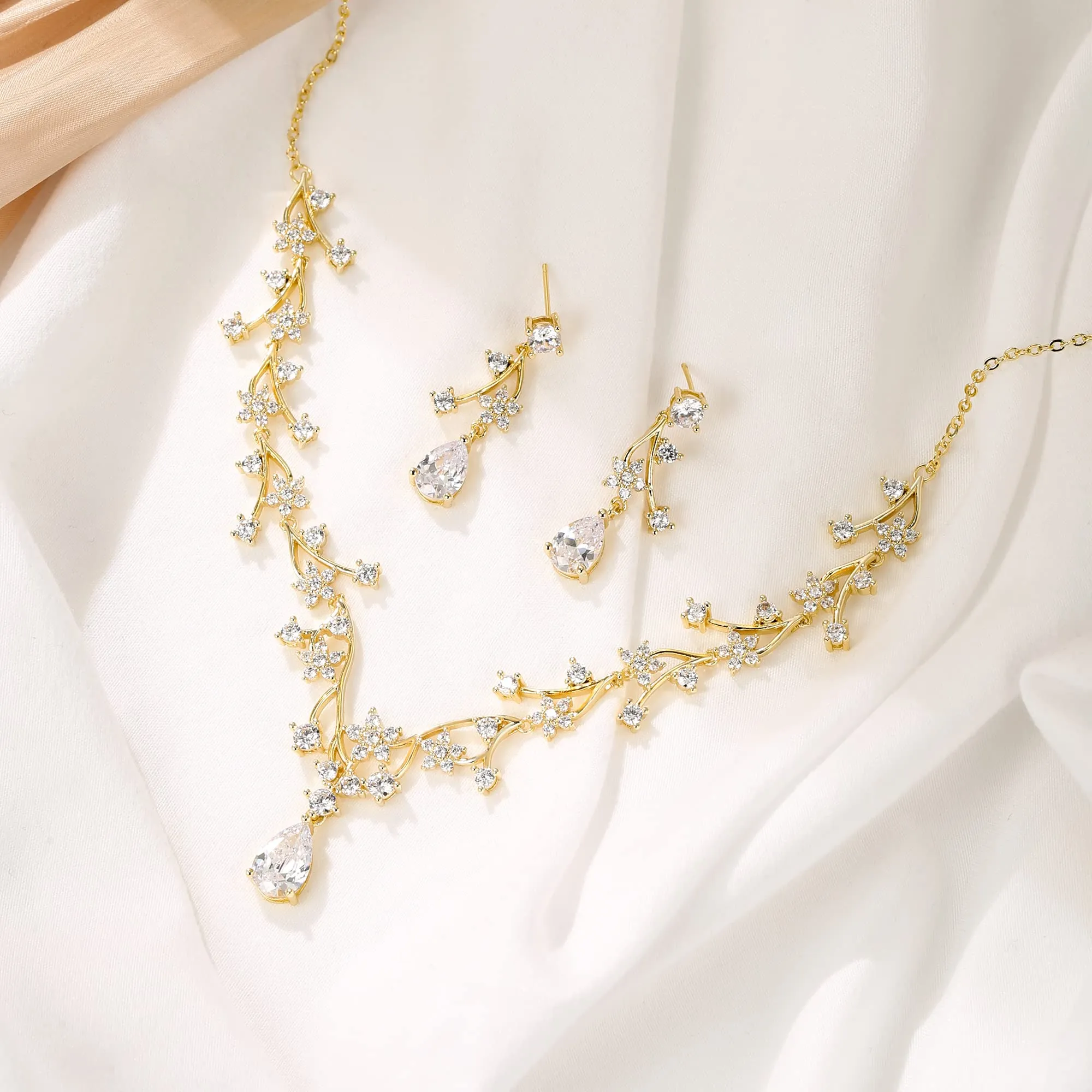 EVER FAITH Set di Gioielli per la Sposa Bianco Rotondo Goccia Zircone Fiore Cluster Vine Collana Orecchini 14K Oro Fondo - immagine 4
