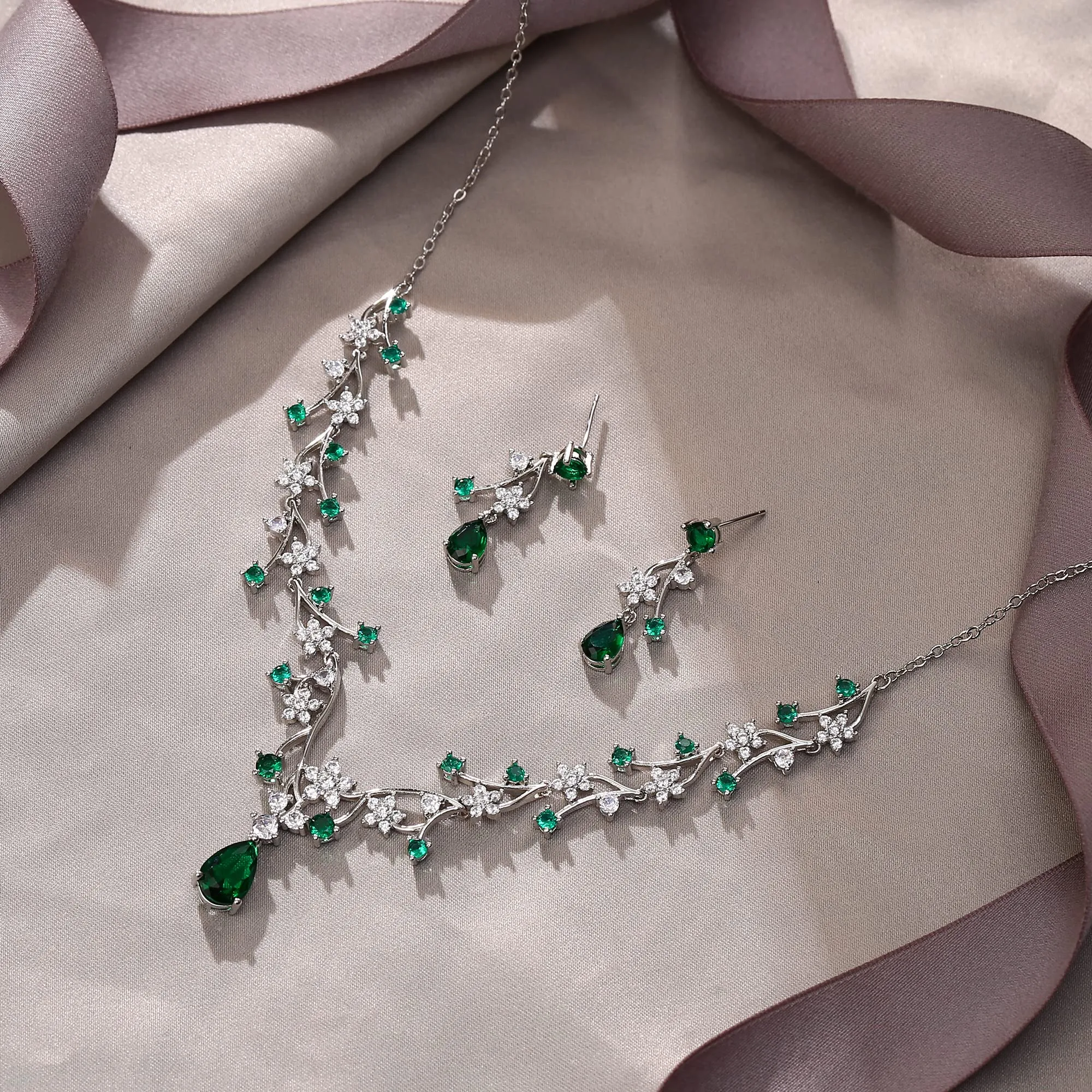 EVER FAITH Set di gioielli per la sposa Rotondo Goccia Zircon Fiore Cluster Vine Pendant Collana Orecchini Verde Argento fondo - immagine 4