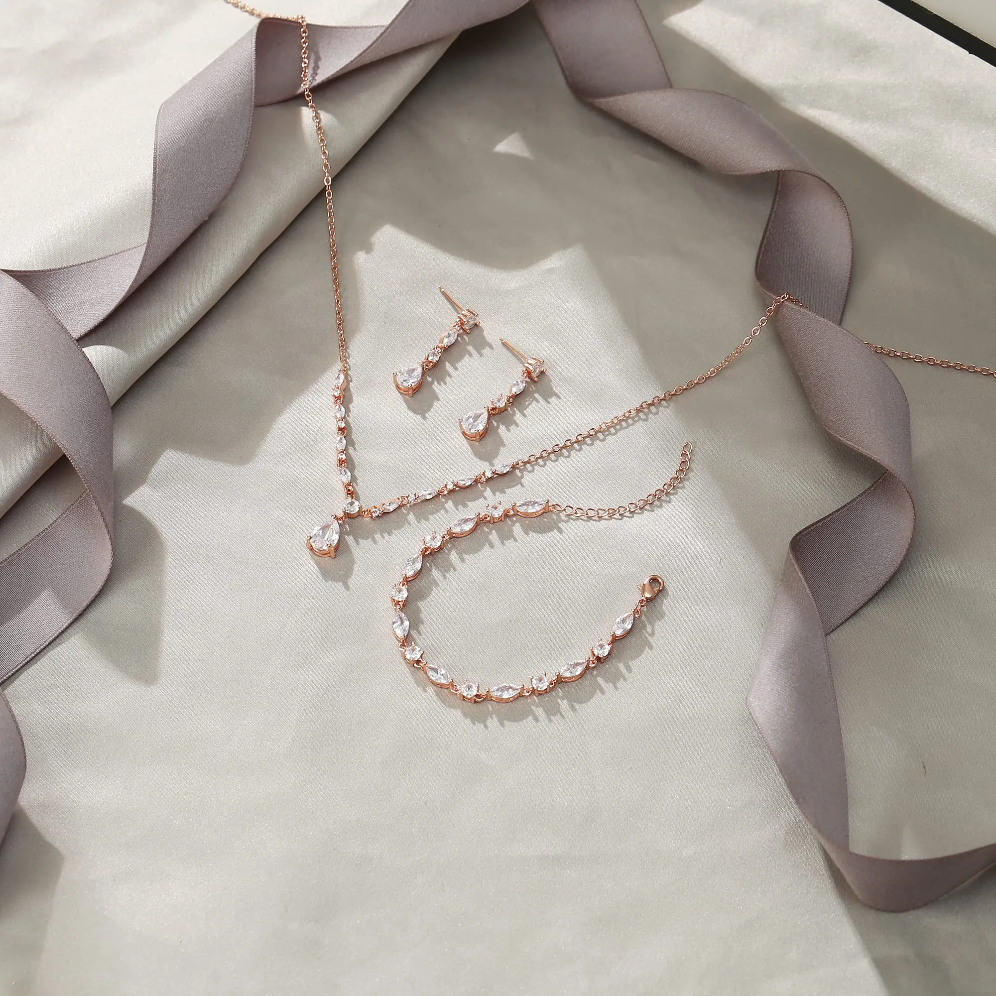 EVER FAITH Goccia Zirconia cubica Set di Gioielli da Sposa per la Damigella d'Onore, Scintillante CZ Elegante Collana Pendente Orecchini Pendenti per Le Donne Trasparente Rose Oro Fondo - immagine 5