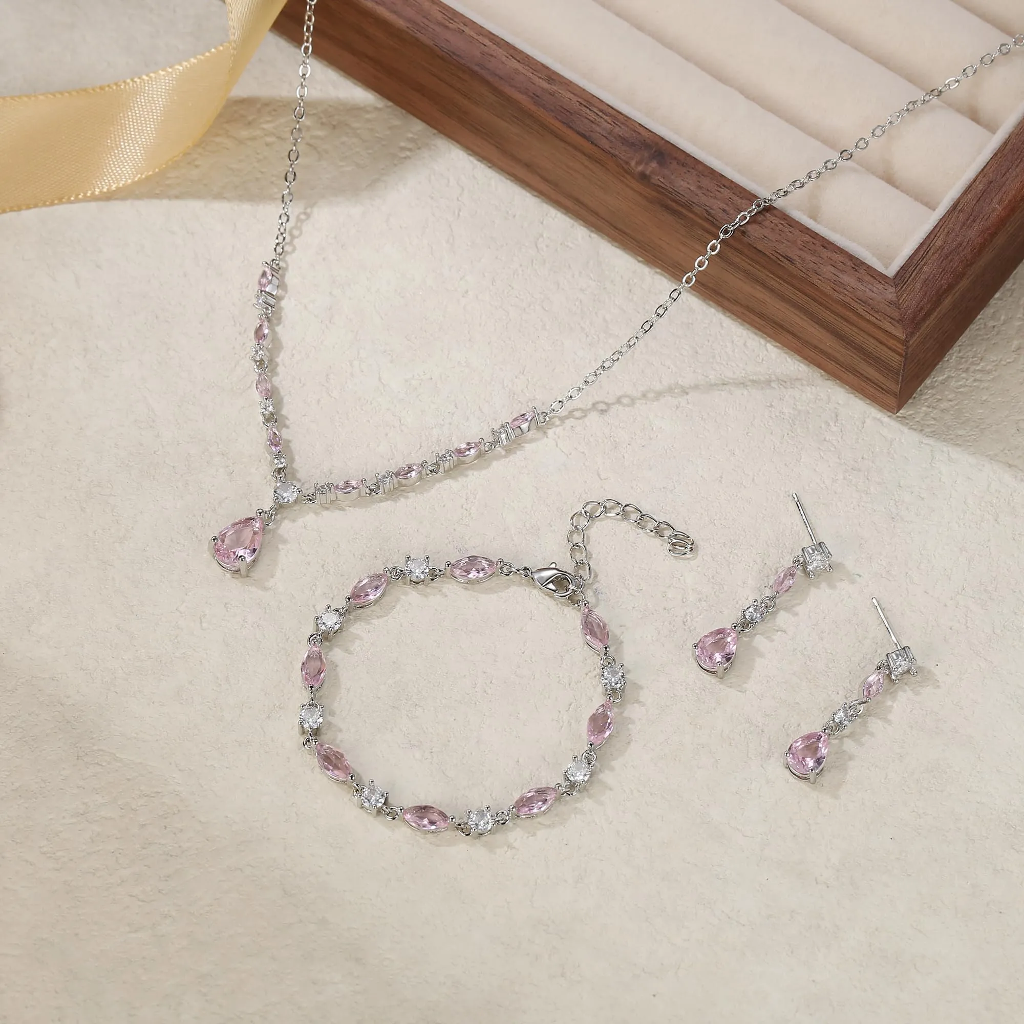 EVER FAITH Set di gioielli in zirconia cubica per sposa, damigella d'onore, ciondolo a goccia elegante e brillante, collana, orecchini, braccialetto da donna, 45,5 cm - 50,5 cm, Zirconia cubica - immagine 4