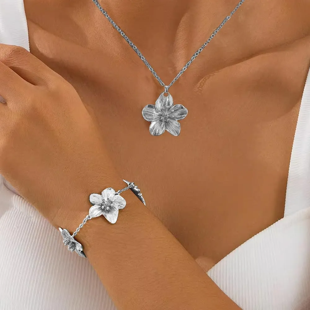 XFSRG 4 Pezzi Parure Gioielli Donna Fiore Set di Gioielli Floreali Ciondolo Orecchini Collana Orecchini Grandi Fiore Collana con Ciondolo a Forma di Fiori per Occasioni Speciali (Argento) - immagine 6