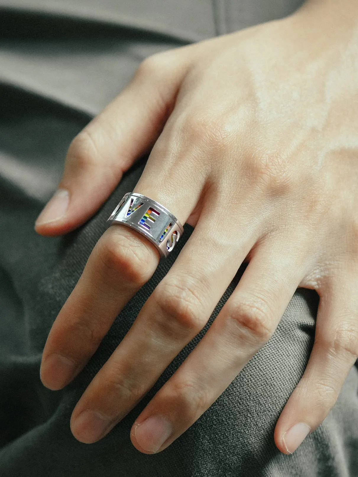 Bandmax LGBT Gay Pride Anello Uomo Arcobaleno Girevole, Argento Anelli Uomo in Acciaio Inossidabile, 14 Taglia Anello Gioielli Donna Uomo di Moda, Idee Regalo per Coppia Amici - immagine 2