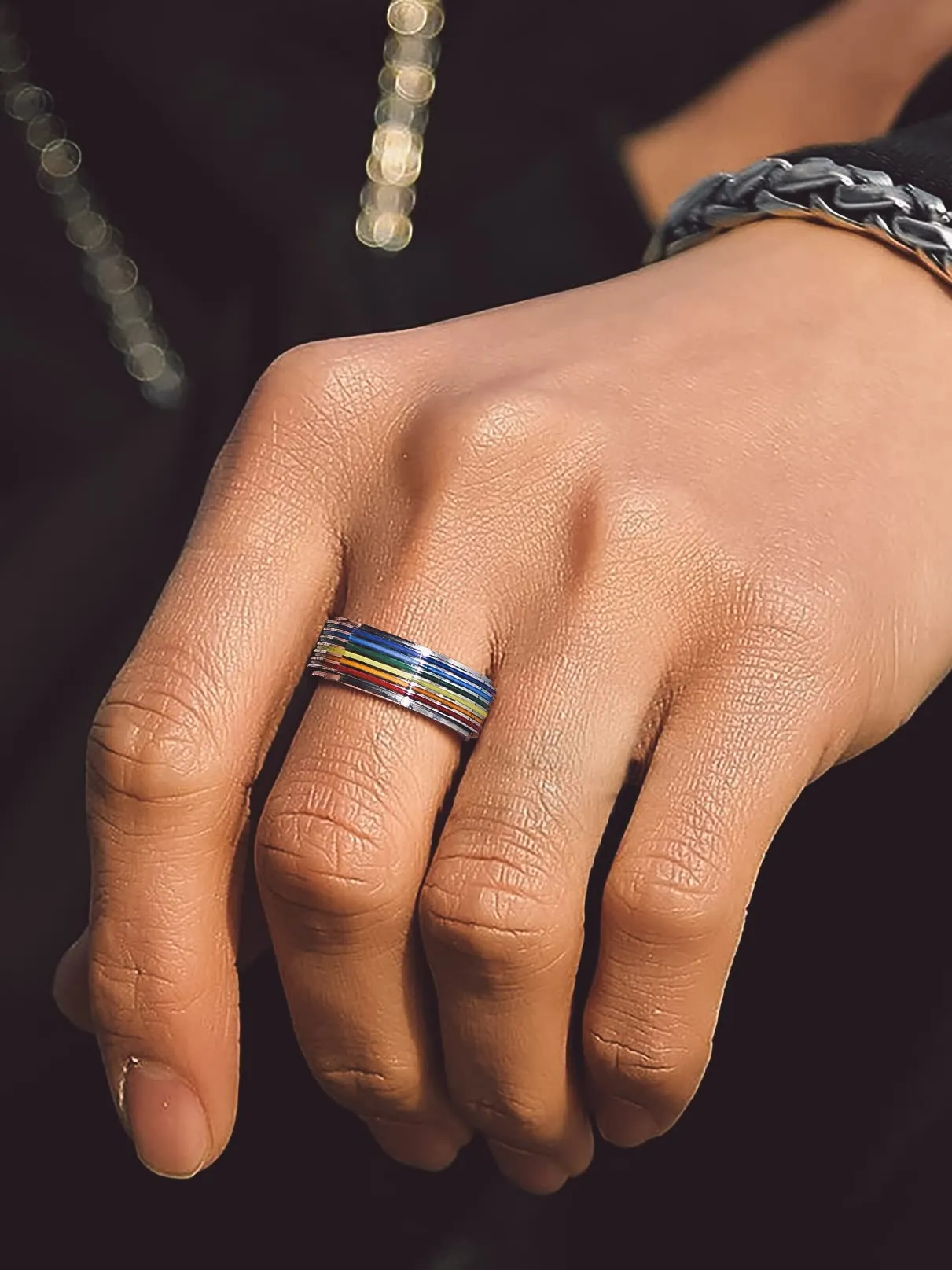 Bandmax LGBT Gay Pride Anello Uomo Arcobaleno Girevole, Argento Anelli Uomo in Acciaio Inossidabile, 22 Taglia Anello Personalizzato Gioielli Donna Uomo di Moda, Idee Regalo per Coppia Amici - immagine 2