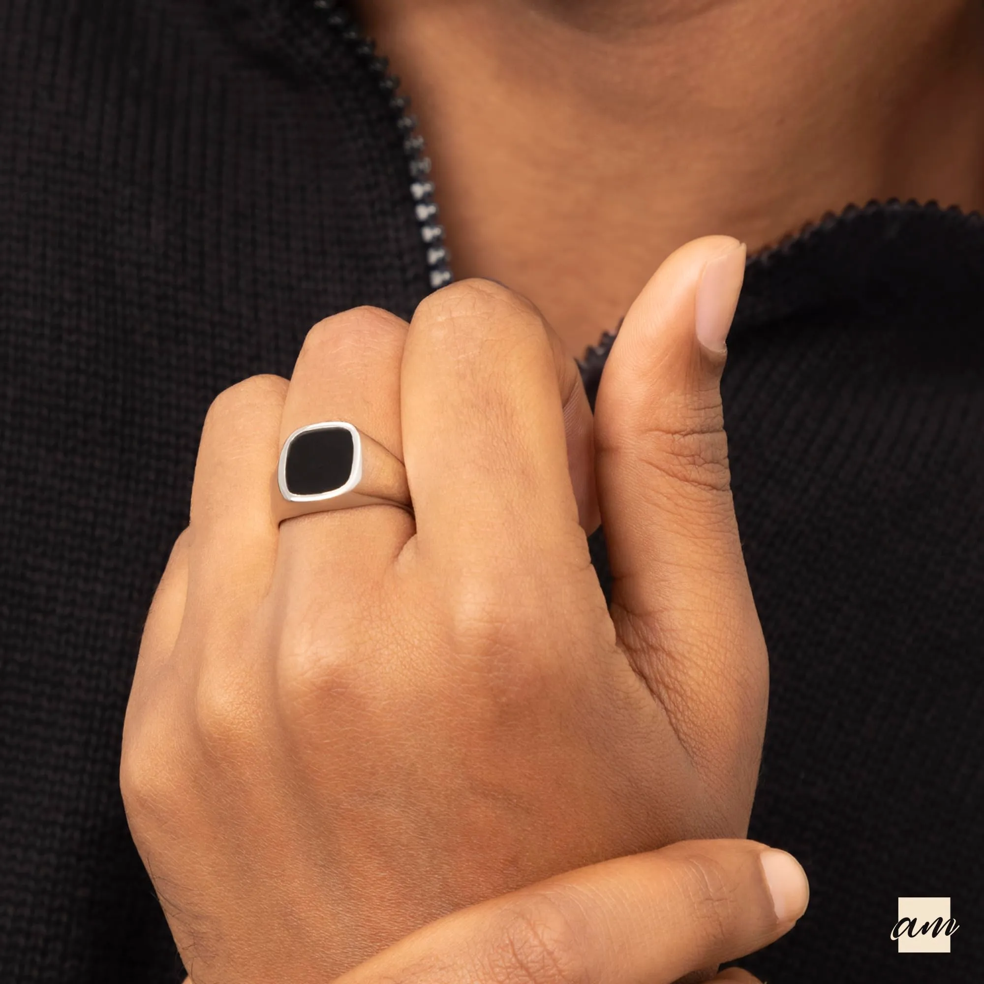 Amberta Anello per Uomo con Onice in Argento Sterling 925 | Anello da Mignolo per Uomo | Anello Uomo Nero | Anello Chevalier Uomo: Anello Uomo Mignolo Misura 29 - immagine 4