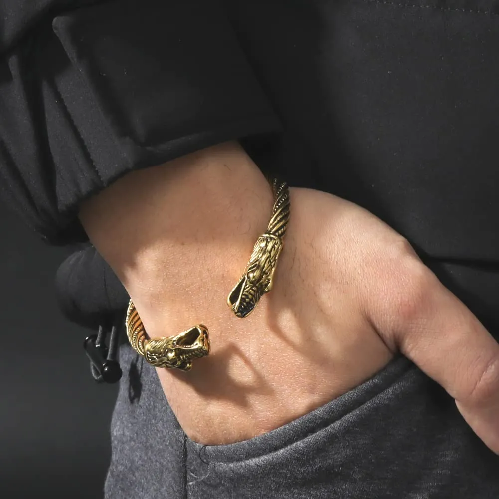 Amaxer Vichingo Nordic Fenrir Teste di Lupo Odino Corvo Corvo Drago Bracciale in Acciaio Inossidabile Aperto Bracciale Forte Amuleto Gioielli di Protezione per Uomo Donna (Lupo-Oro) - immagine 7