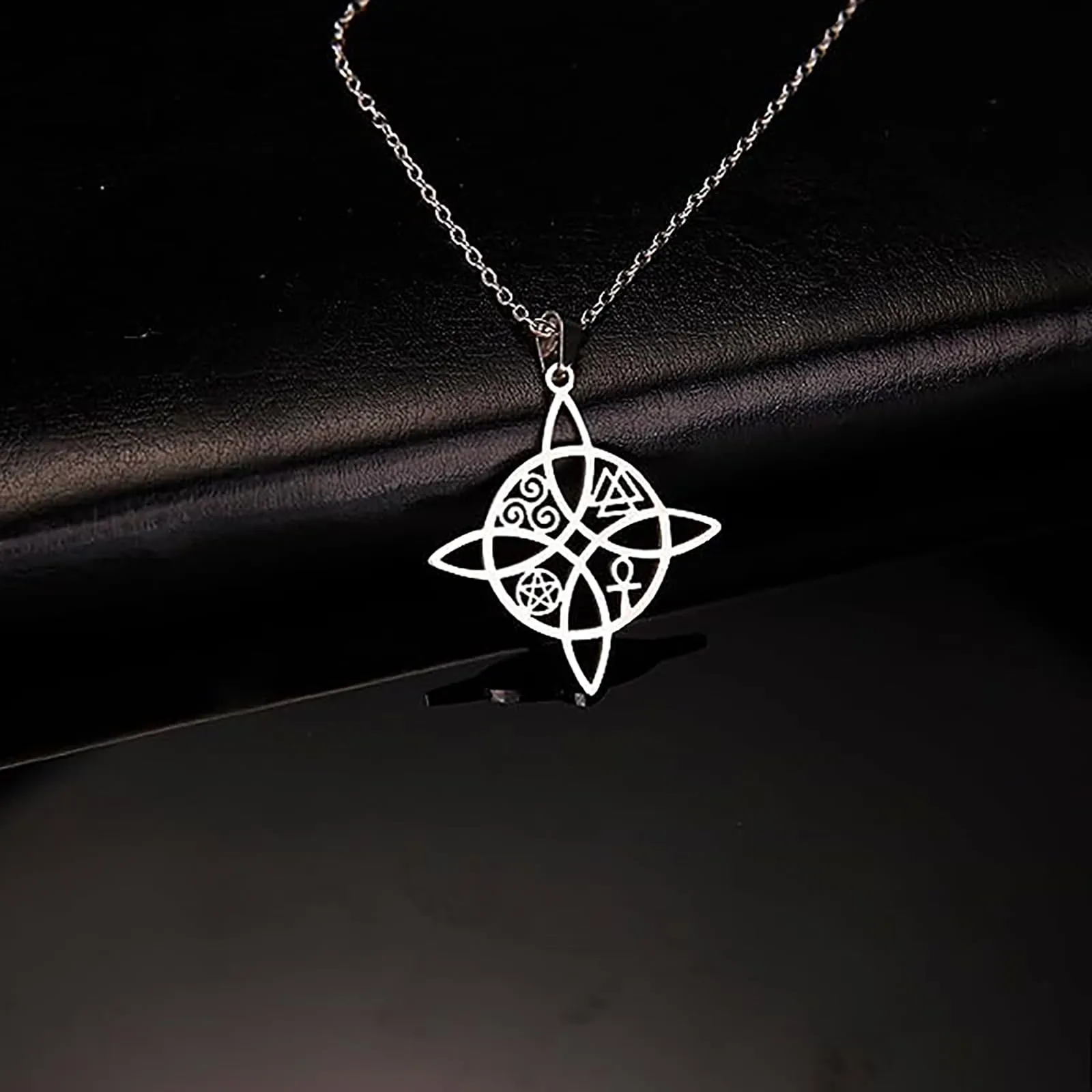 unift Collana di Nodi Delle Streghe per le Donne in Acciaio Inox Irlandese a 4 Punte Ciondolo Nodo Celtico Moda Charm Magick Gioielli (Argento 7) - immagine 5