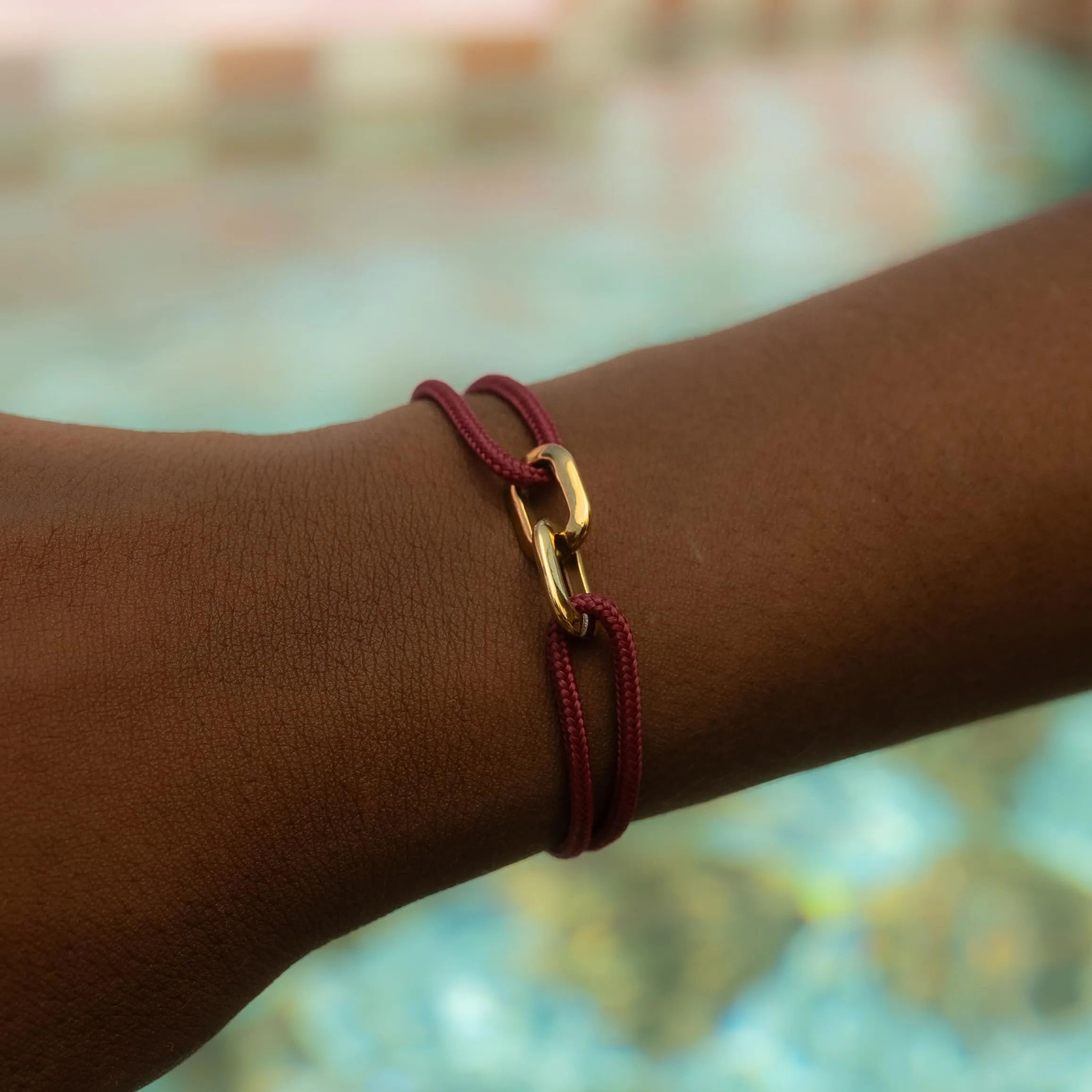 Made by Nami Bracciale Corda Uomo Donna Waterproof - Braccialetto Surfer Regolabile Ciondolo Acciaio Inossidabile - Coppia Sport Acquatici Spiaggia Rosso Oro - immagine 2