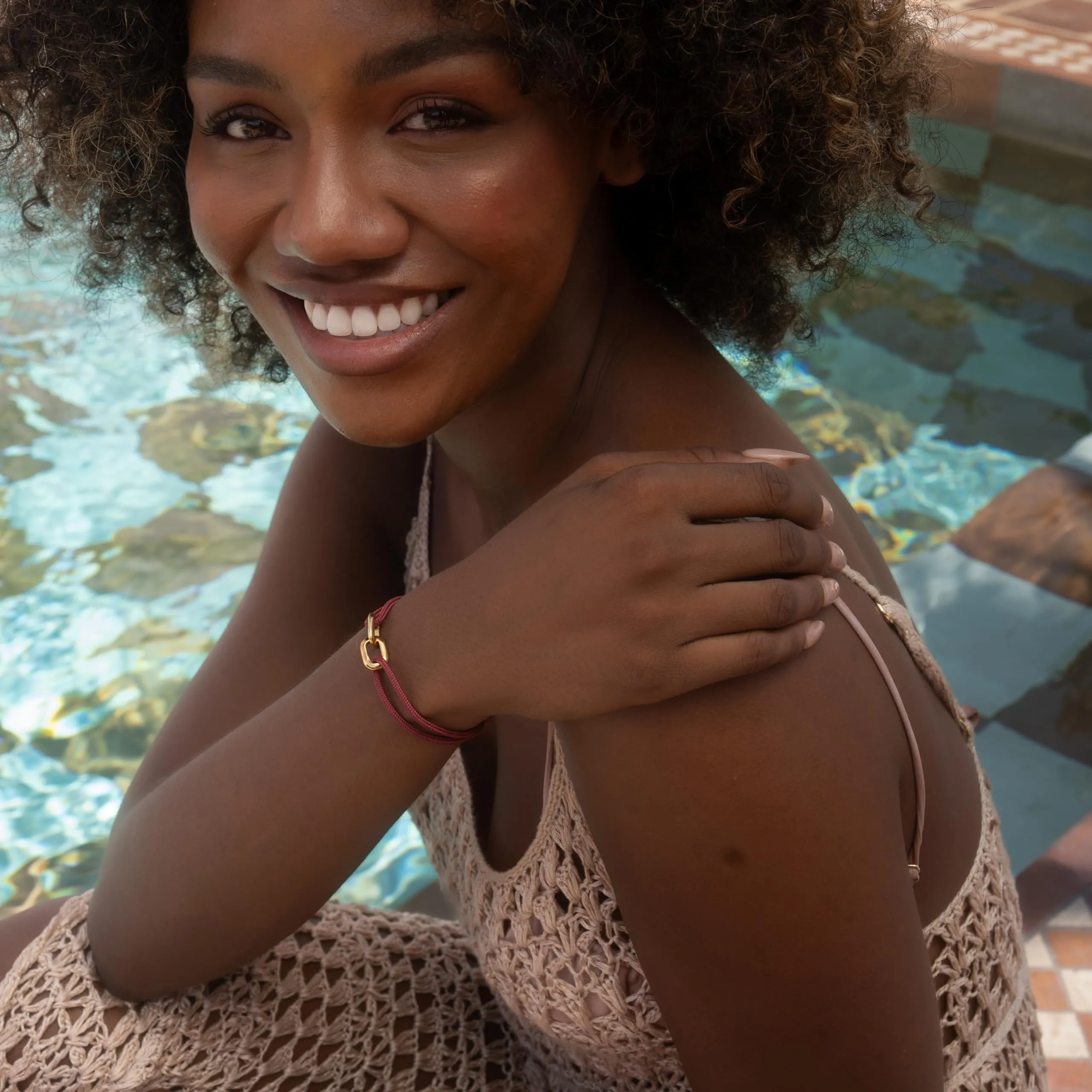 Made by Nami Bracciale Corda Uomo Donna Waterproof - Braccialetto Surfer Regolabile Ciondolo Acciaio Inossidabile - Coppia Sport Acquatici Spiaggia Rosso Oro - immagine 3