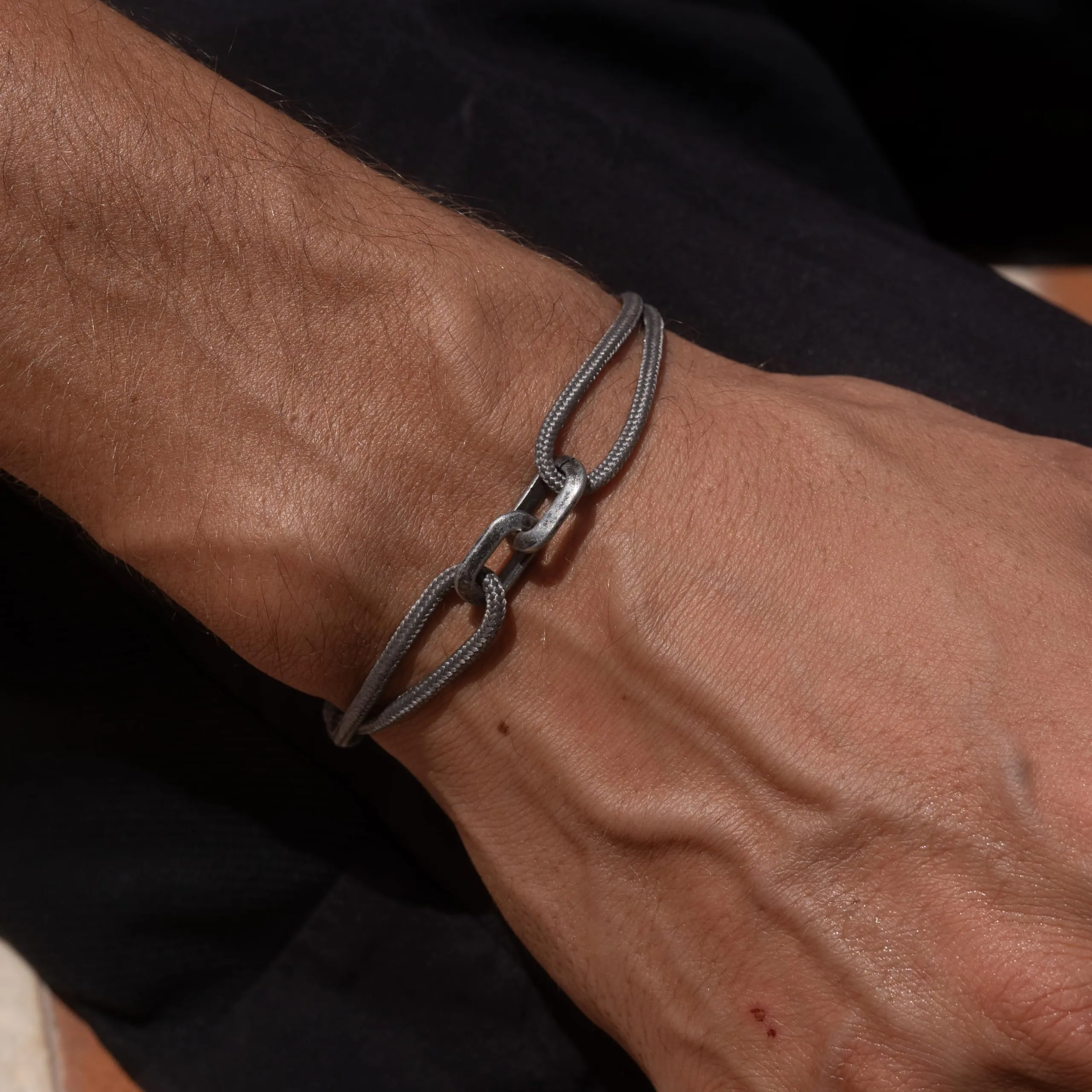 Made by Nami Bracciale Intrecciato Uomo Donna Corda Nautica Impermeabile Regolabile Nodo Scorrevole Surf Nero Grigio - immagine 2