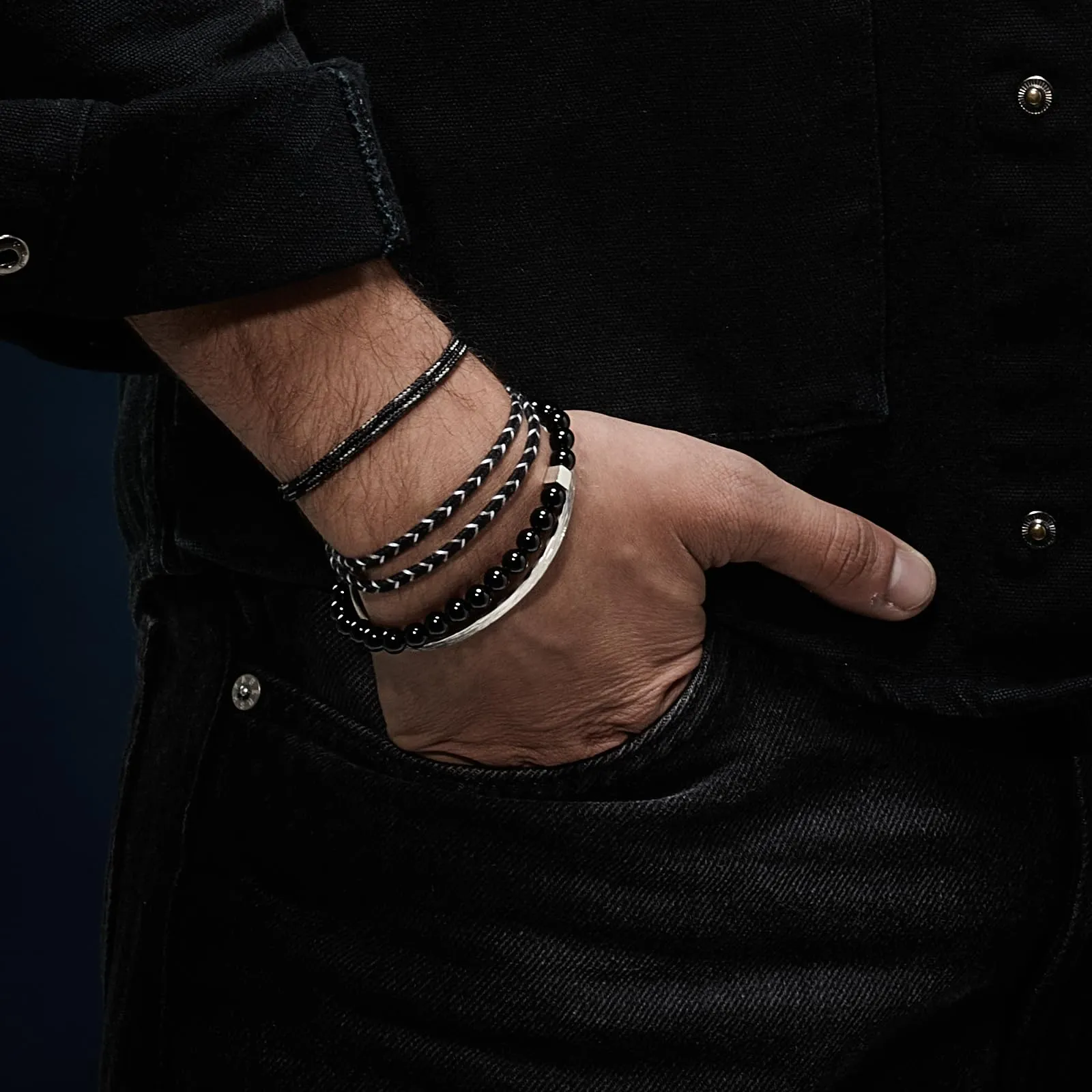 Nato Cuff - Bracciale Paracord 2mm - Fatto a mano in Francia - Gioiello Uomo o Donna regolabile (Nero/Grigio) - immagine 3