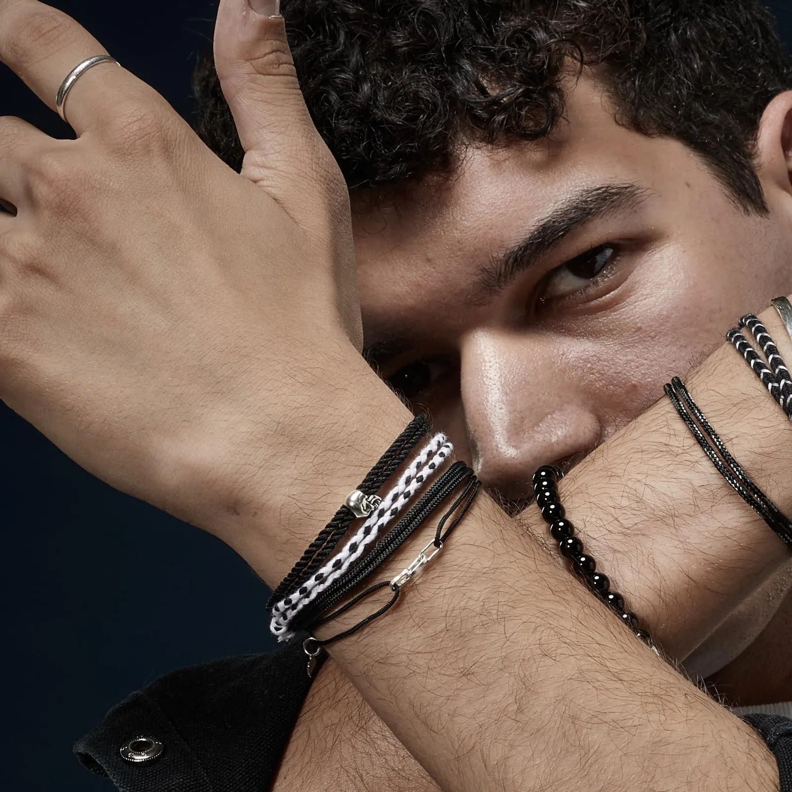 Nato Cuff - Bracciale Paracord 2mm - Fatto a mano in Francia - Gioiello Uomo o Donna regolabile (Nero) - immagine 3