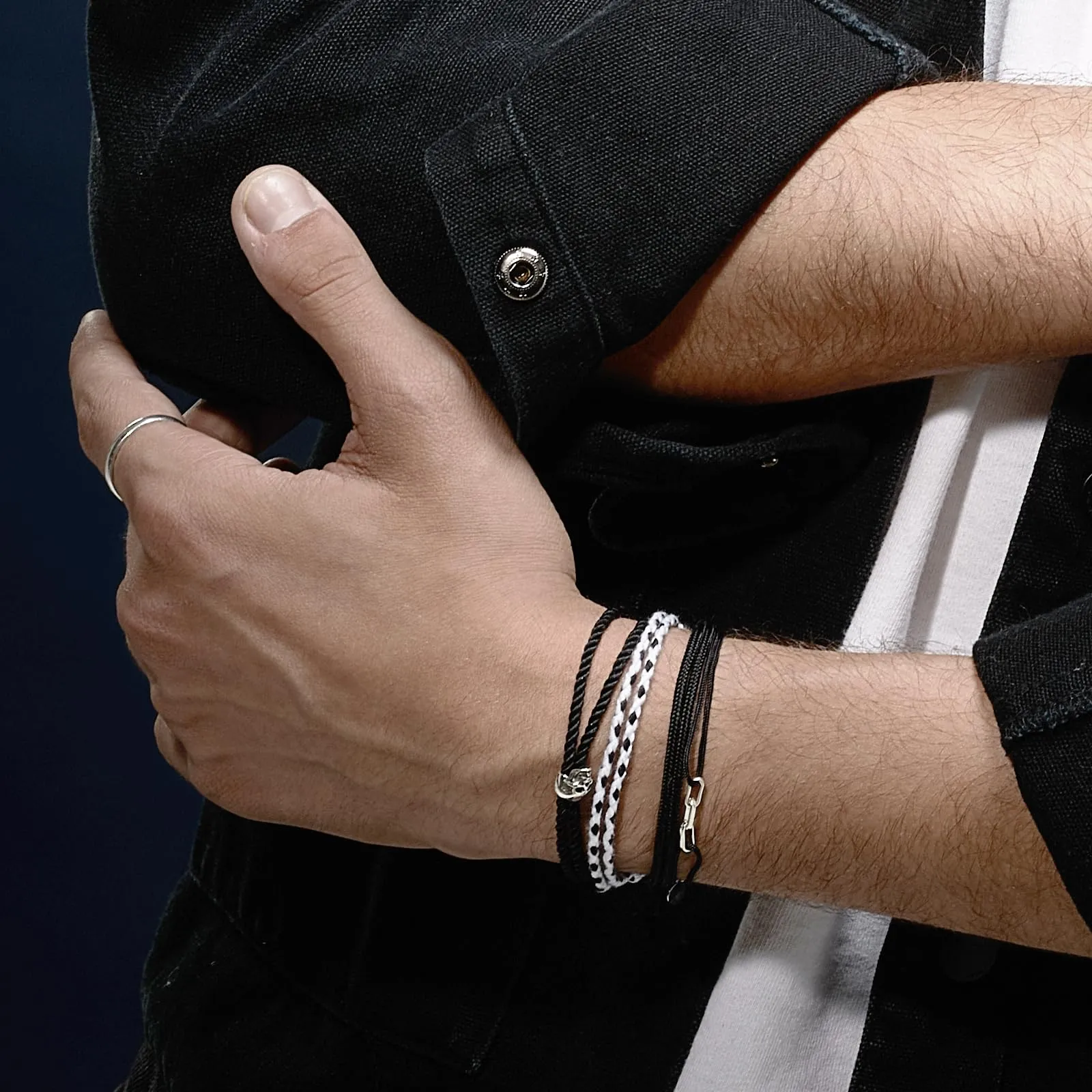 Nato Cuff - Bracciale Paracord 2mm - Fatto a mano in Francia - Gioiello Uomo o Donna regolabile (Nero) - immagine 6