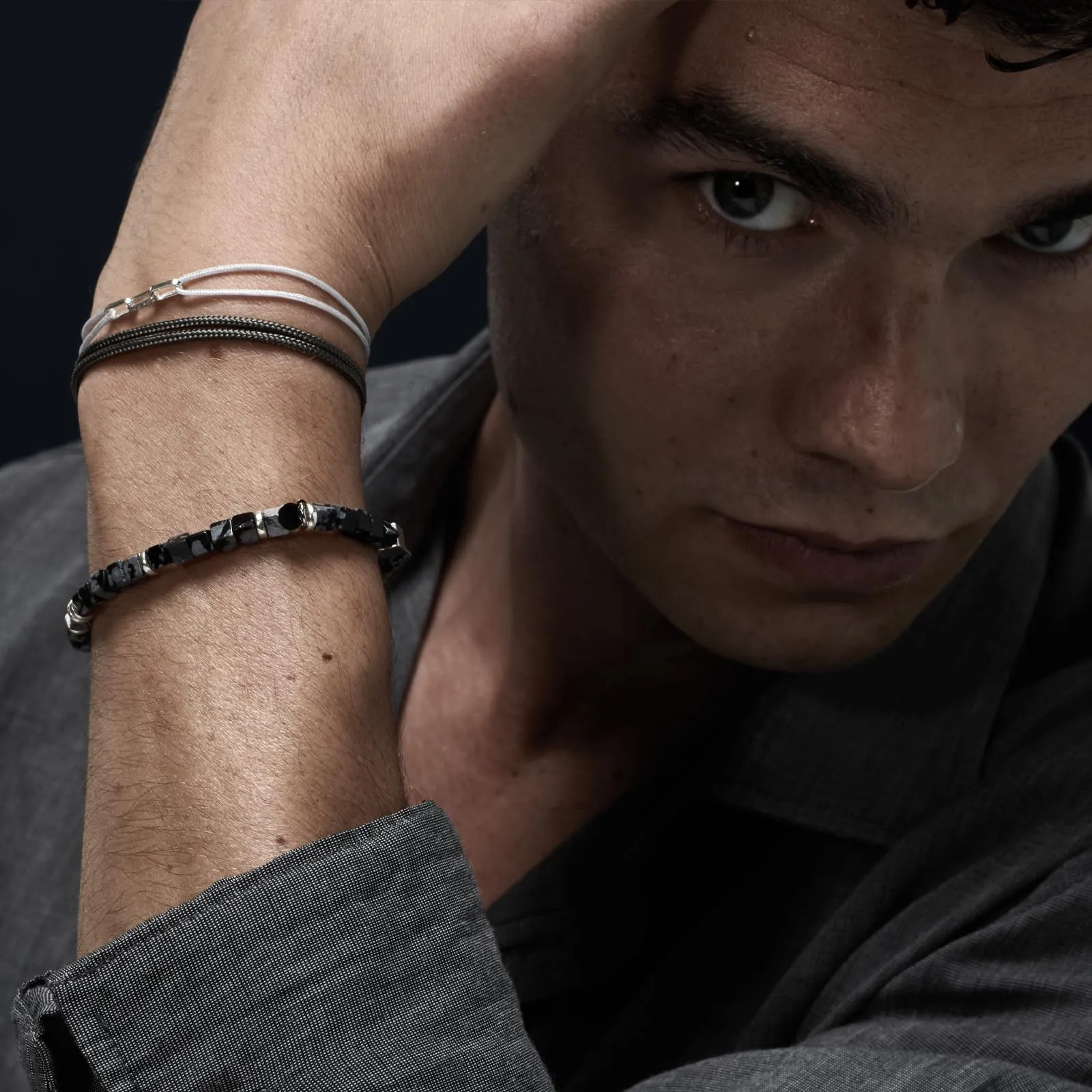 Nato Cuff - Bracciale Paracord 2mm - Fatto a mano in Francia - Gioiello Uomo o Donna regolabile (Grigio) - immagine 2