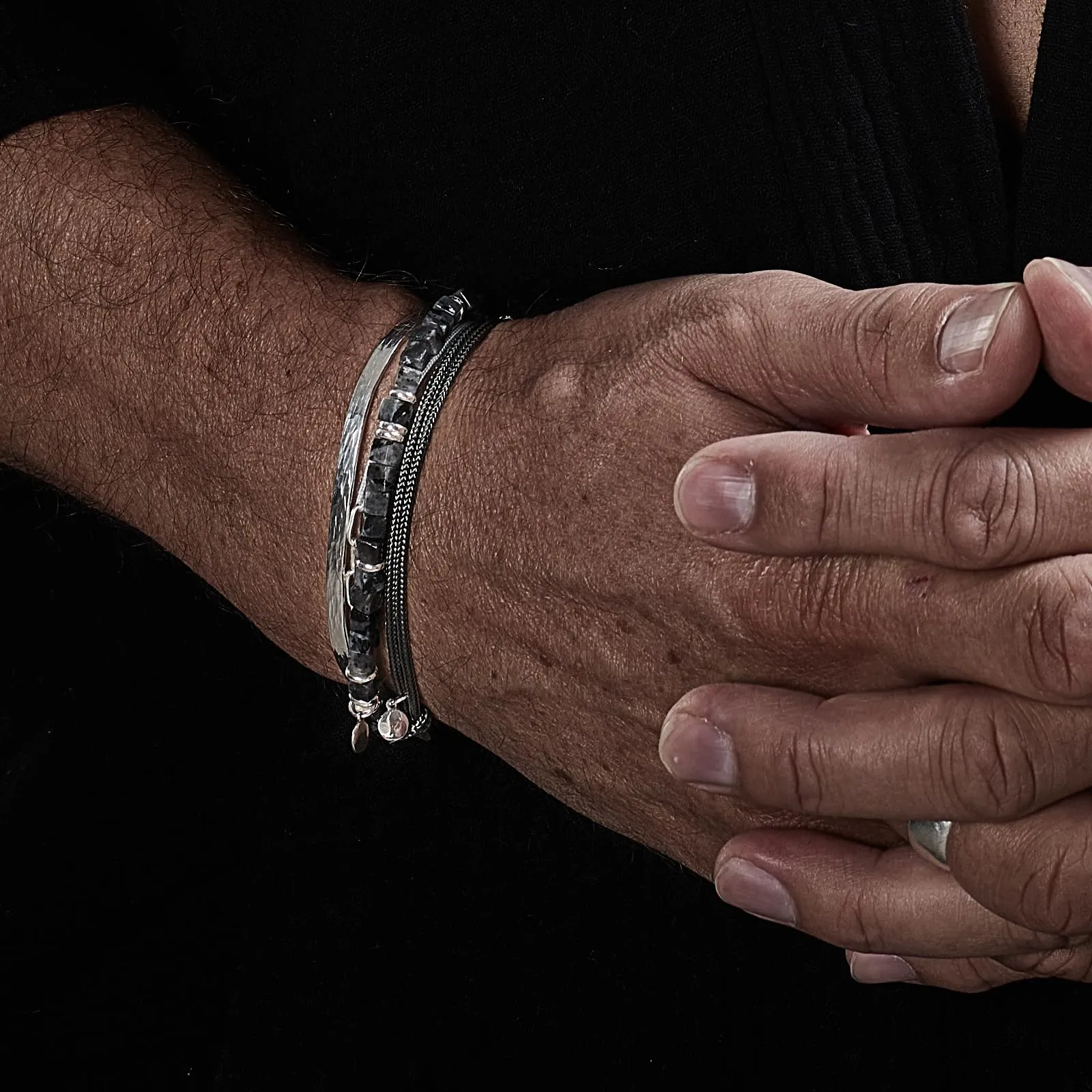 Nato Cuff - Bracciale Paracord 2mm - Fatto a mano in Francia - Gioiello Uomo o Donna regolabile (Grigio) - immagine 3