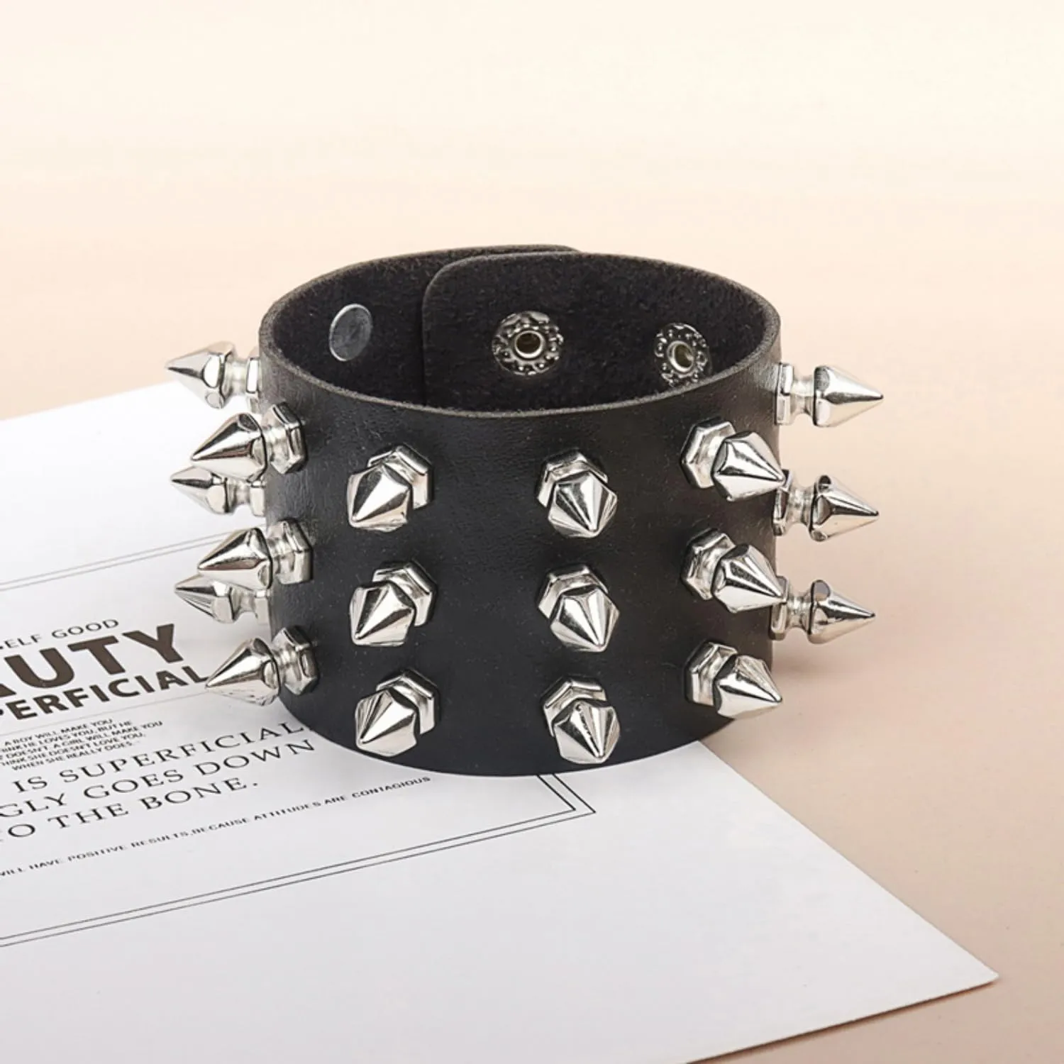 Fenglin-joy Punk Bracciale borchiato, 2 pezzi borchiati Bracciale in pelle nera gotica Bangle Rock Bracciale Set, bracciale regolabile per uomini donne Cosplay Party - immagine 5